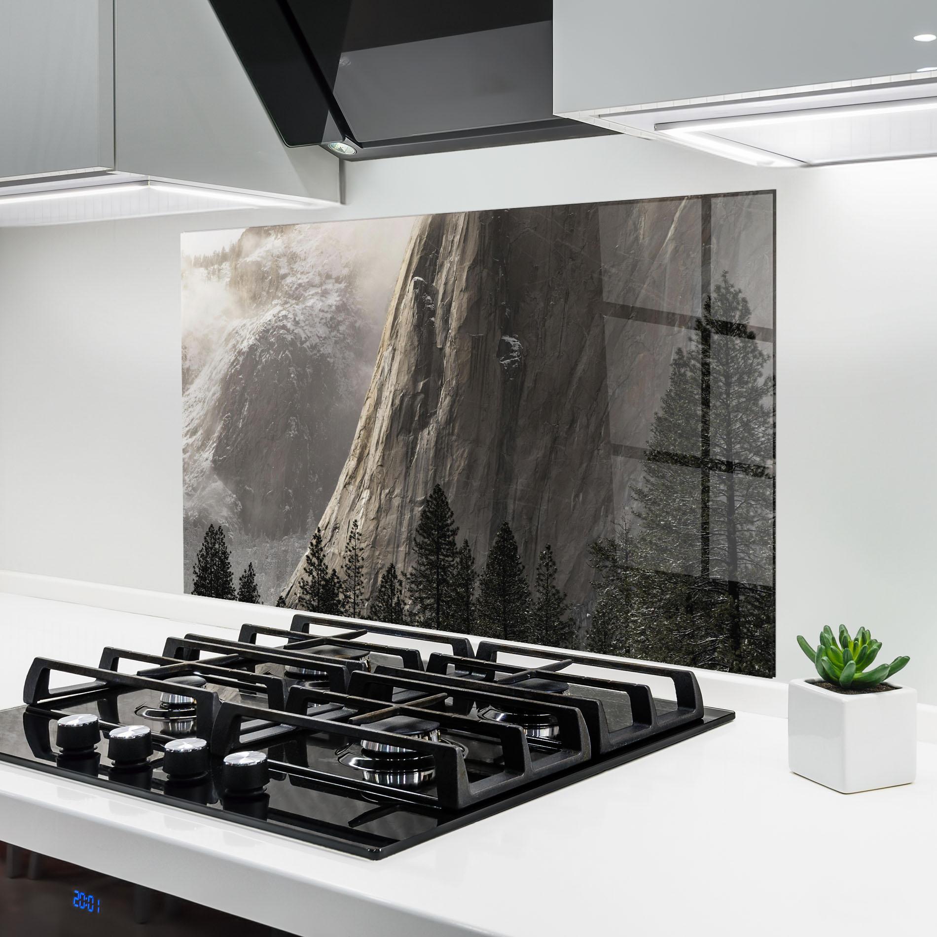 Panou Sticla Bucatarie Green Tree Mountain mockup 6