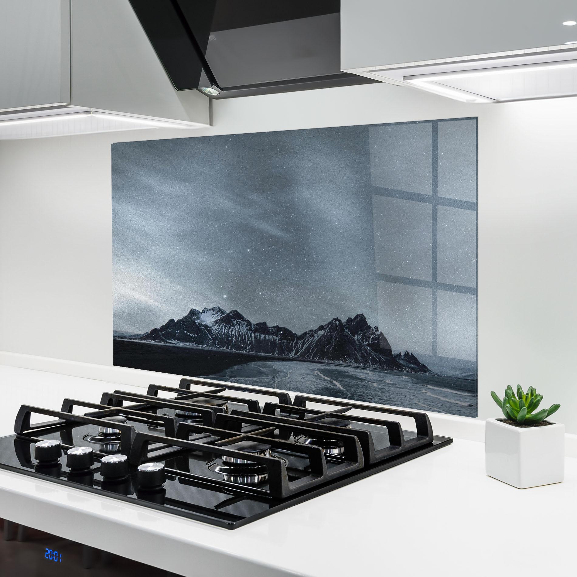 Panou Sticla Bucatarie Grey Star Mountain mockup 6