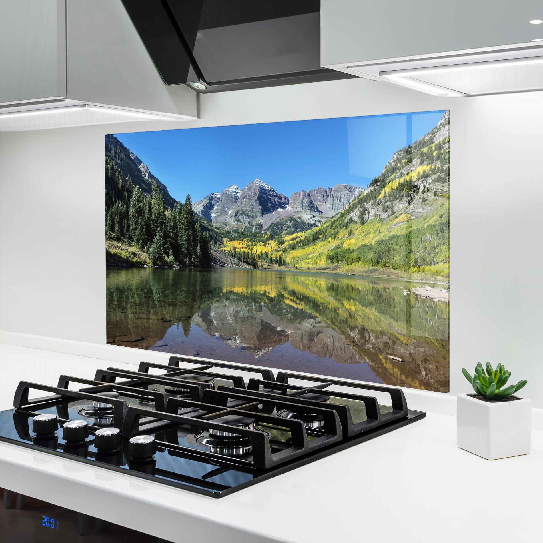 Panou Sticla Bucatarie Lake Green Mountain mockup 6