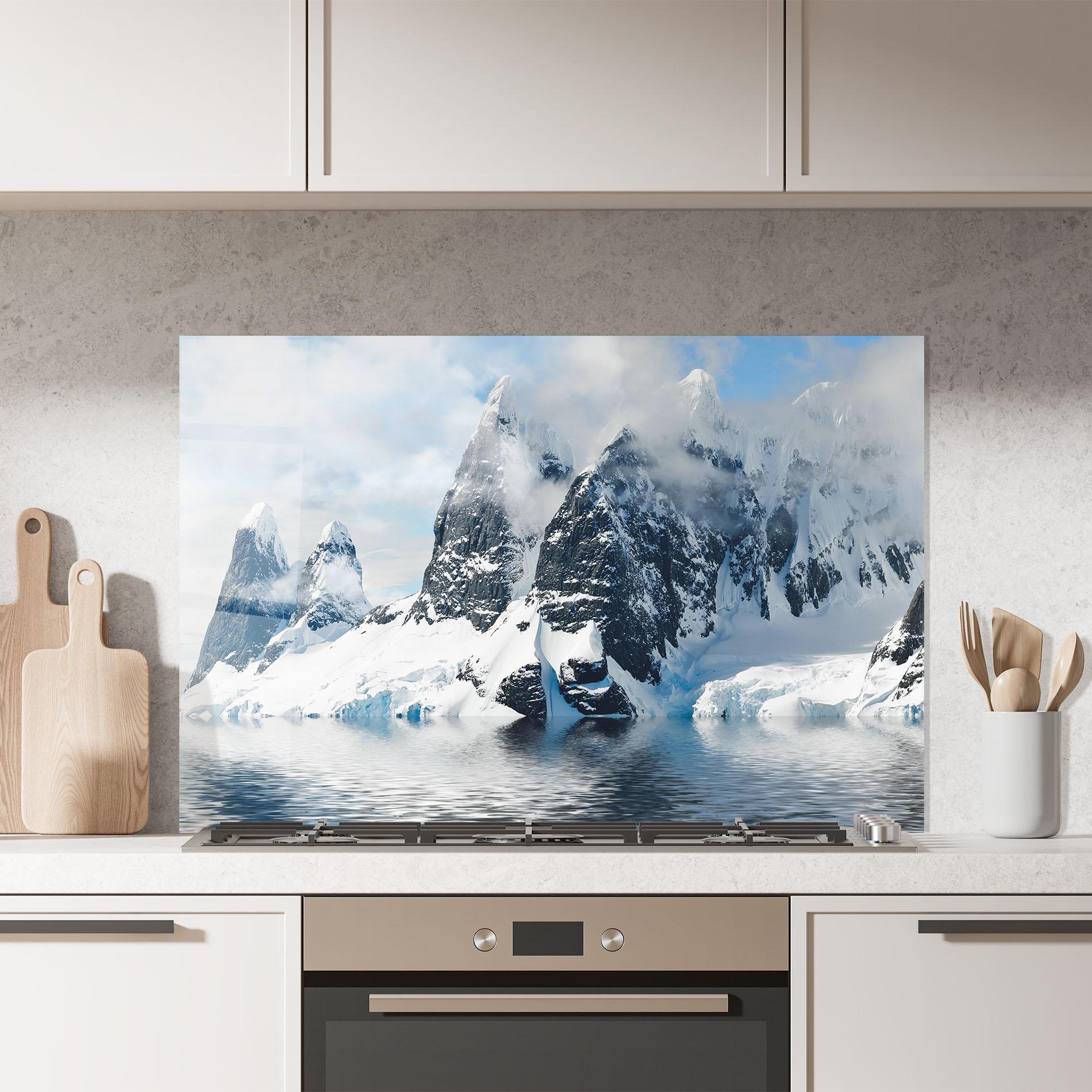 Panou Sticla Bucatarie Glacial Mountains mockup 7