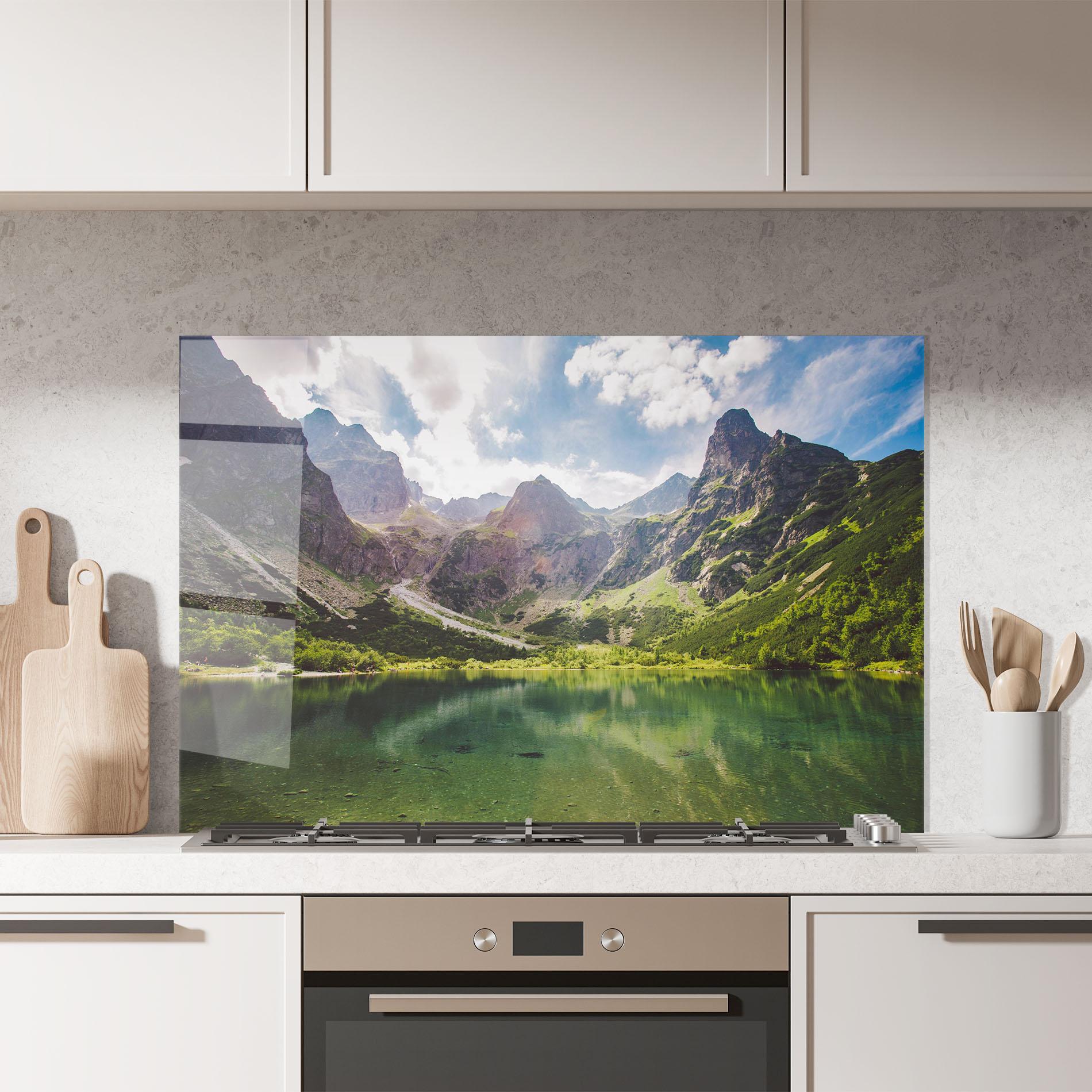 Panou Sticla Bucatarie Green Mountain mockup 7