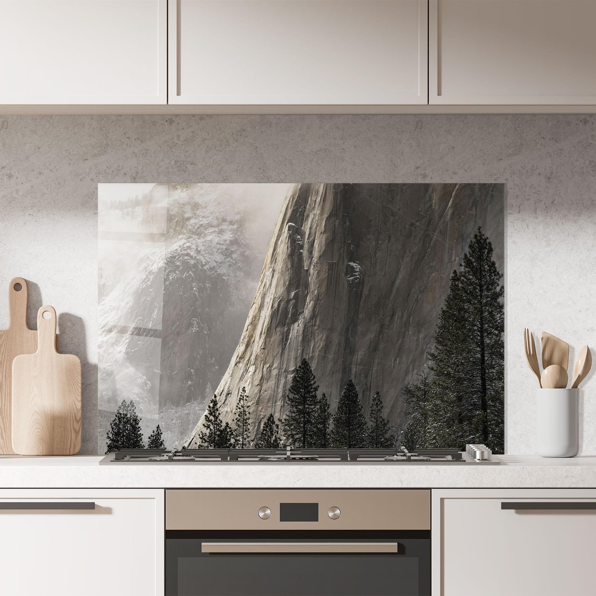 Panou Sticla Bucatarie Green Tree Mountain mockup 7