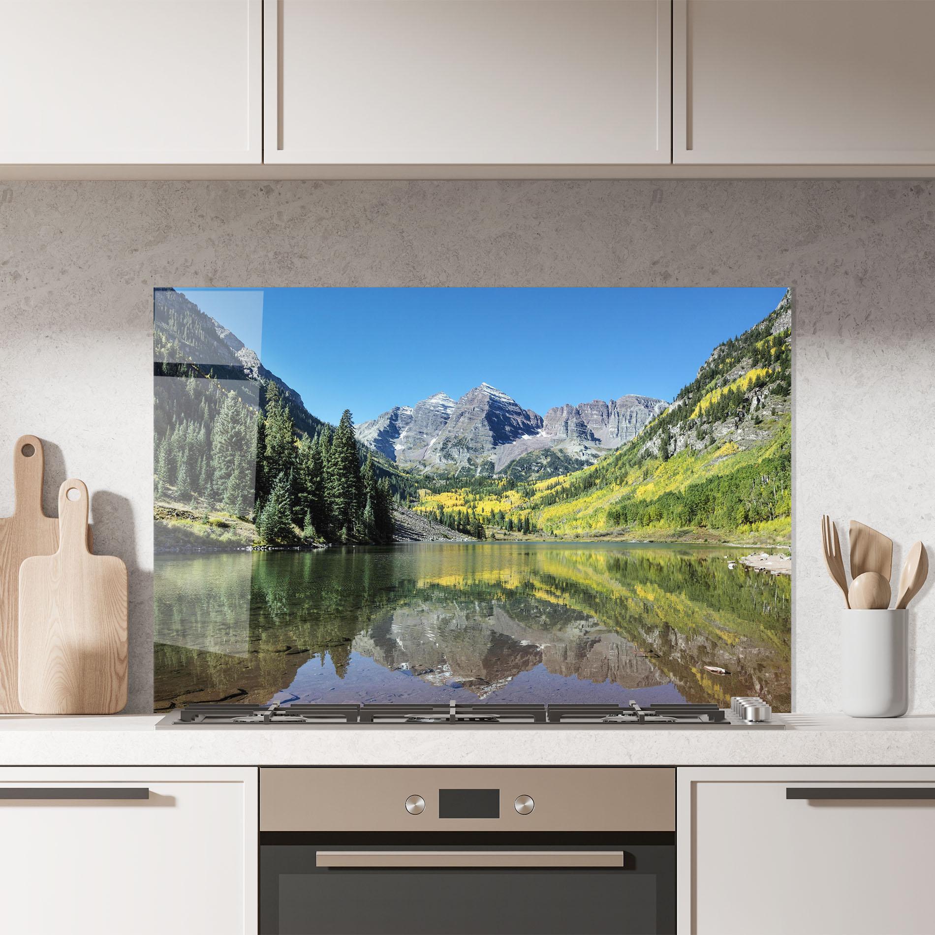 Panou Sticla Bucatarie Lake Green Mountain mockup 7