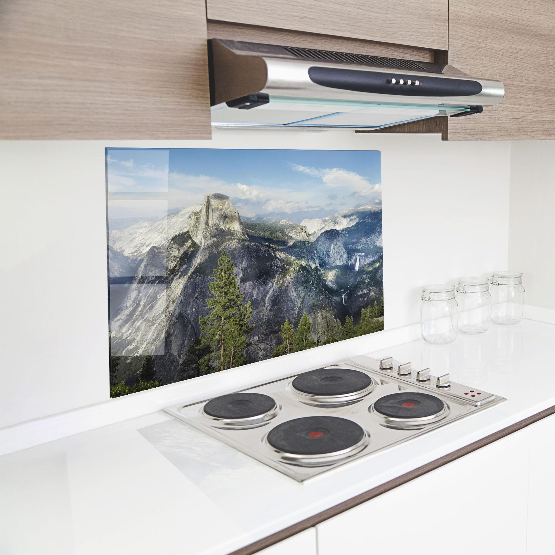 Panou Sticla Bucatarie Foggy Day Mountain mockup 8