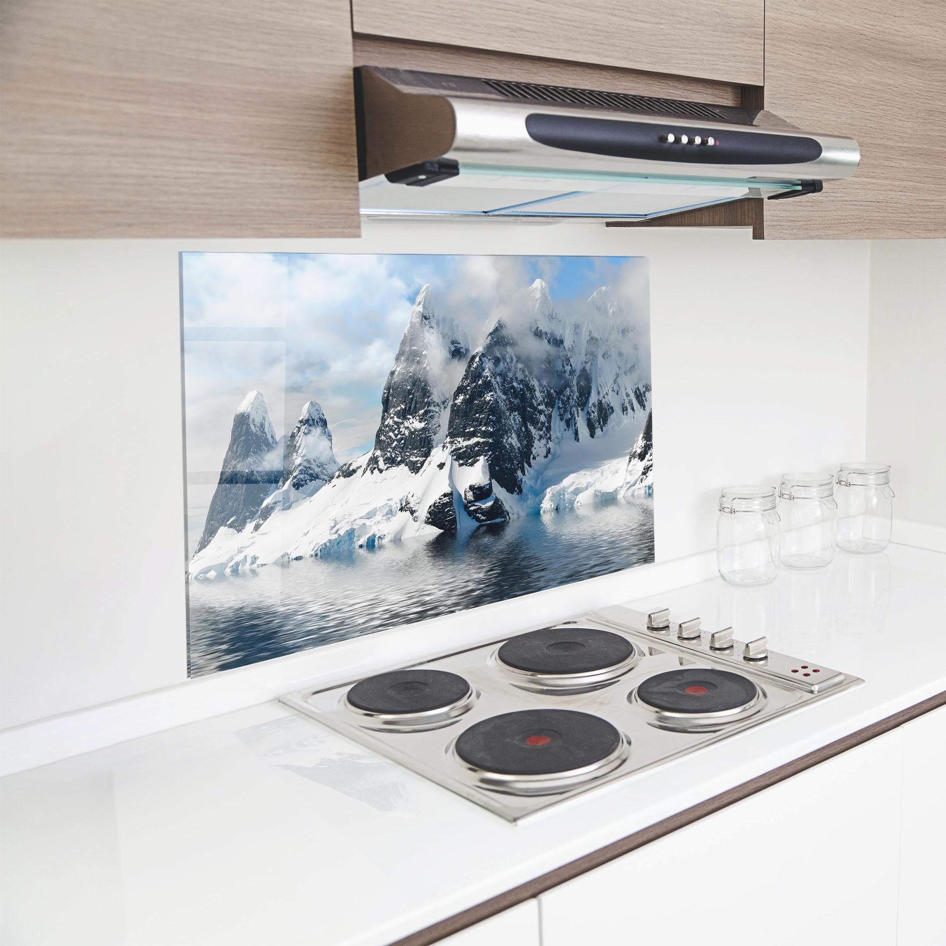 Panou Sticla Bucatarie Glacial Mountains mockup 8