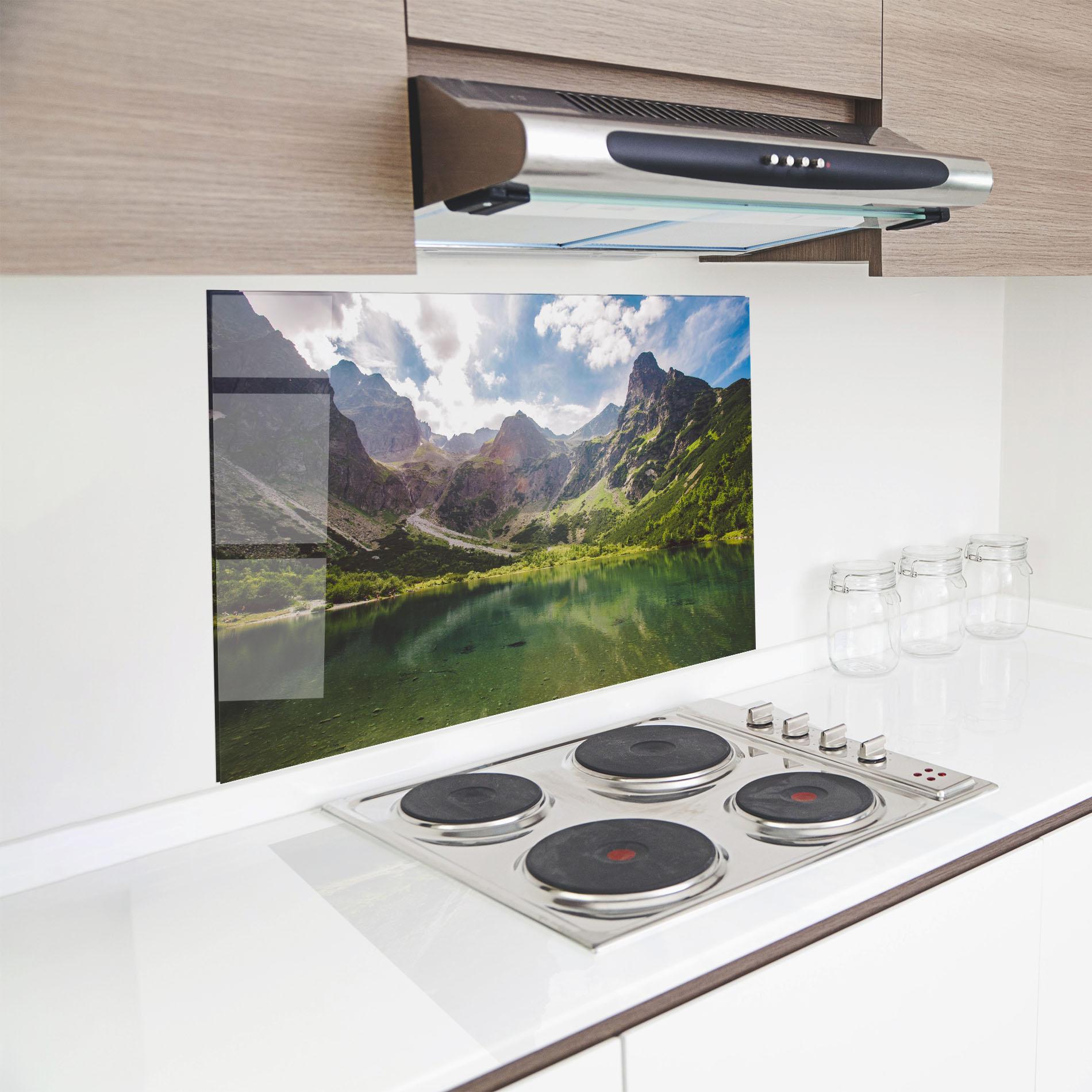 Panou Sticla Bucatarie Green Mountain mockup 8