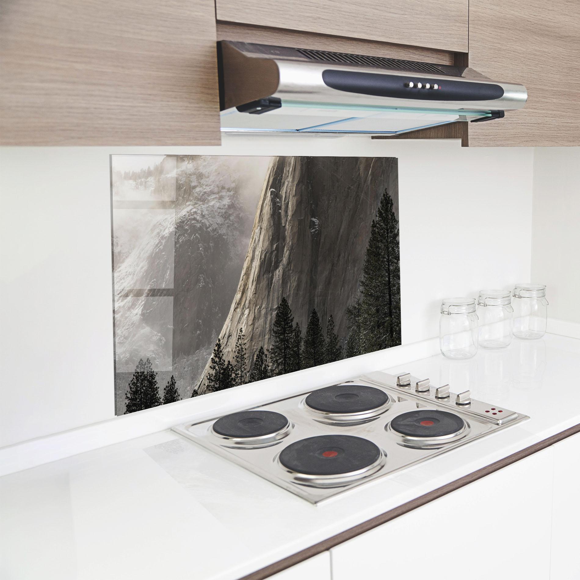 Panou Sticla Bucatarie Green Tree Mountain mockup 8