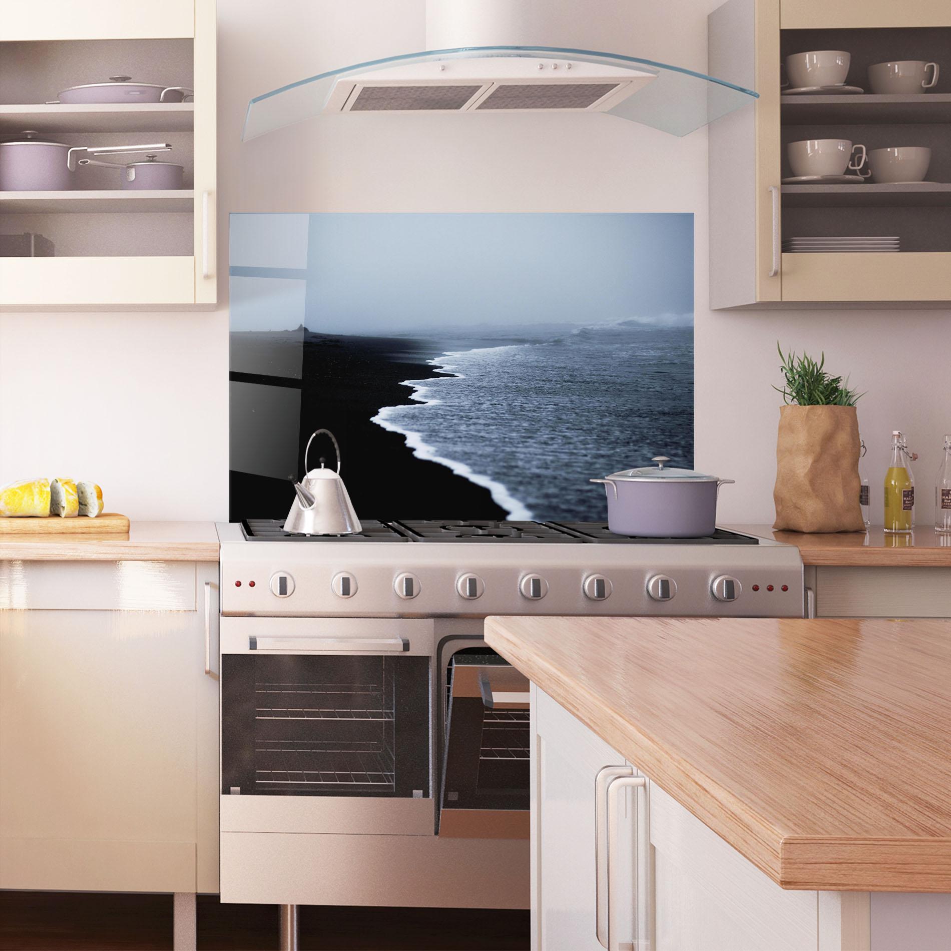 Panou Sticla Bucatarie Black Beach View mockup 1