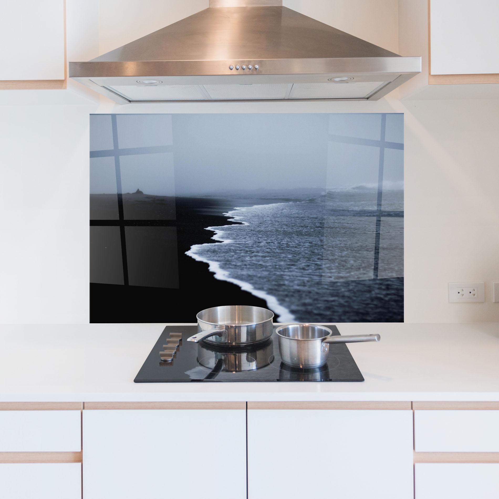 Panou Sticla Bucatarie Black Beach View mockup 5