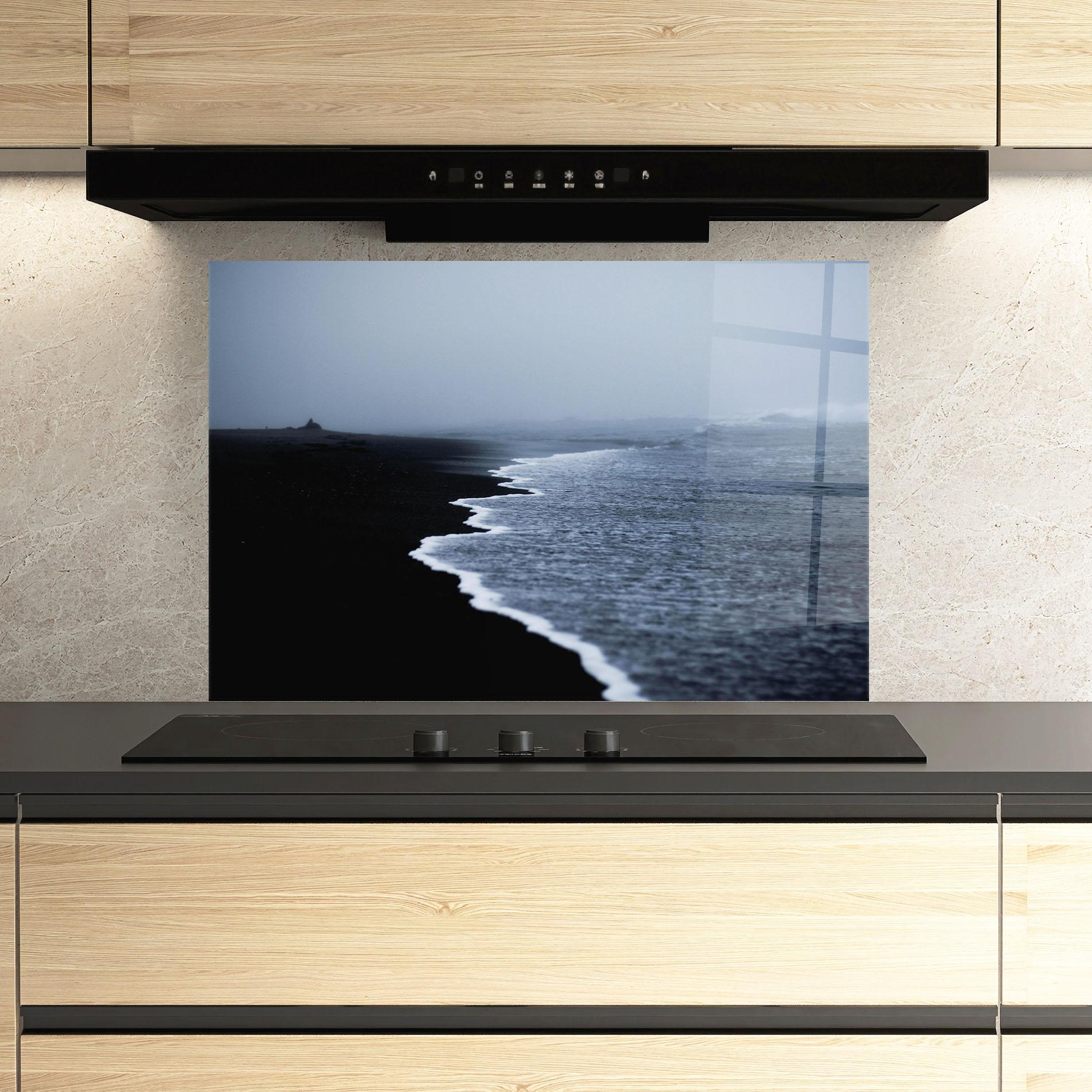 Panou Sticla Bucatarie Black Beach View mockup 3