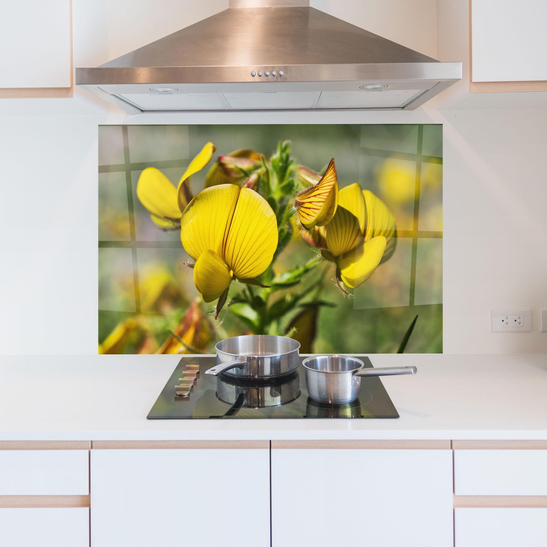 Panou Sticla Bucatarie Pretty Spring Yellow Flower mockup 5