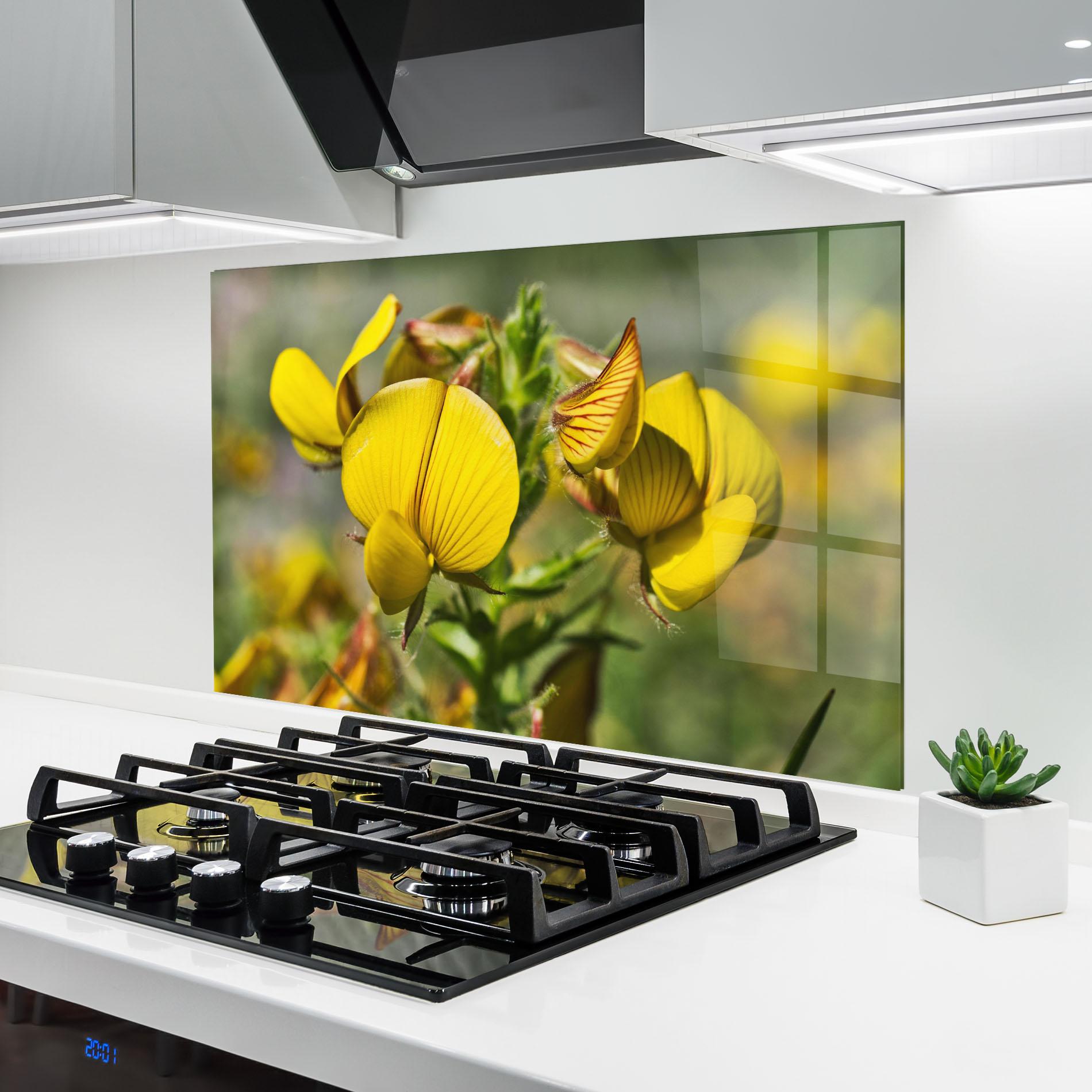 Panou Sticla Bucatarie Pretty Spring Yellow Flower mockup 6