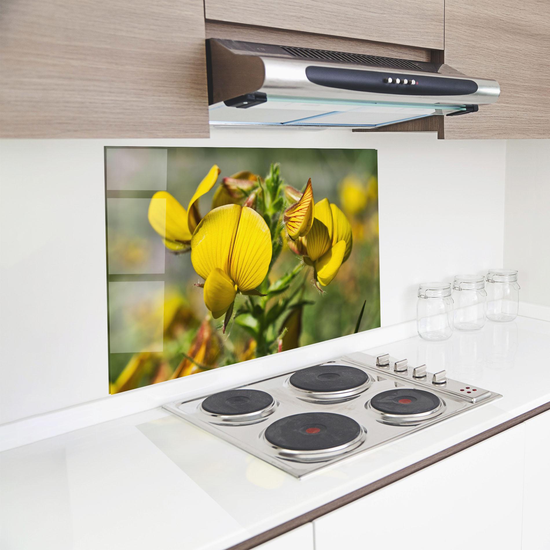 Panou Sticla Bucatarie Pretty Spring Yellow Flower mockup 8