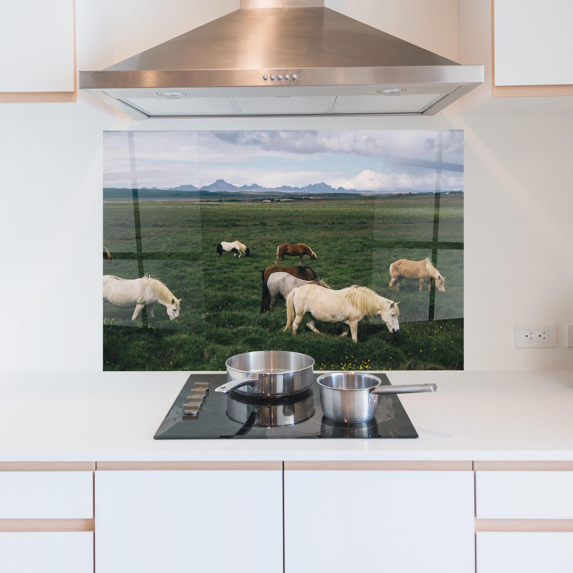Panou Sticla Bucatarie Countryside Horses mockup 5