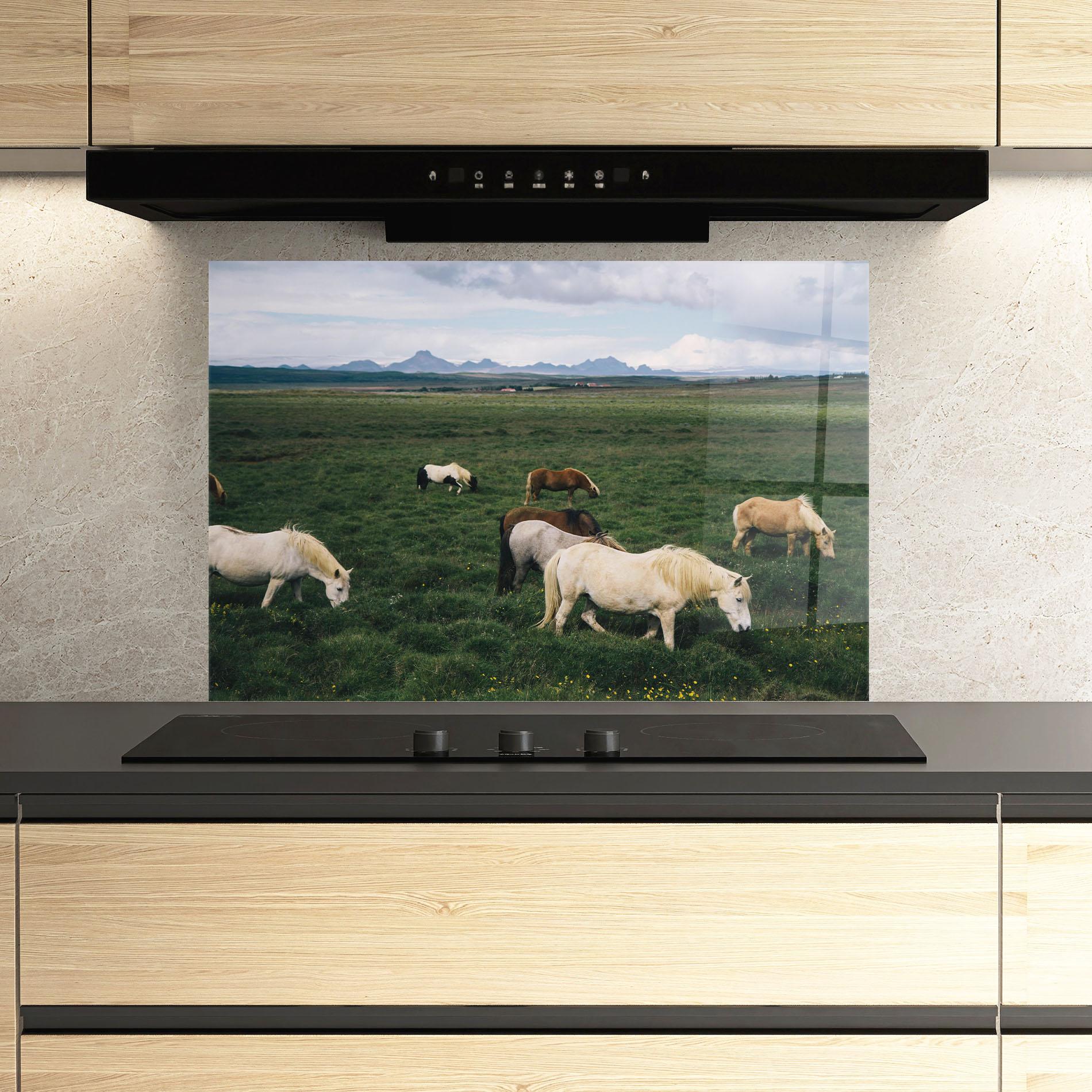 Panou Sticla Bucatarie Countryside Horses mockup 3