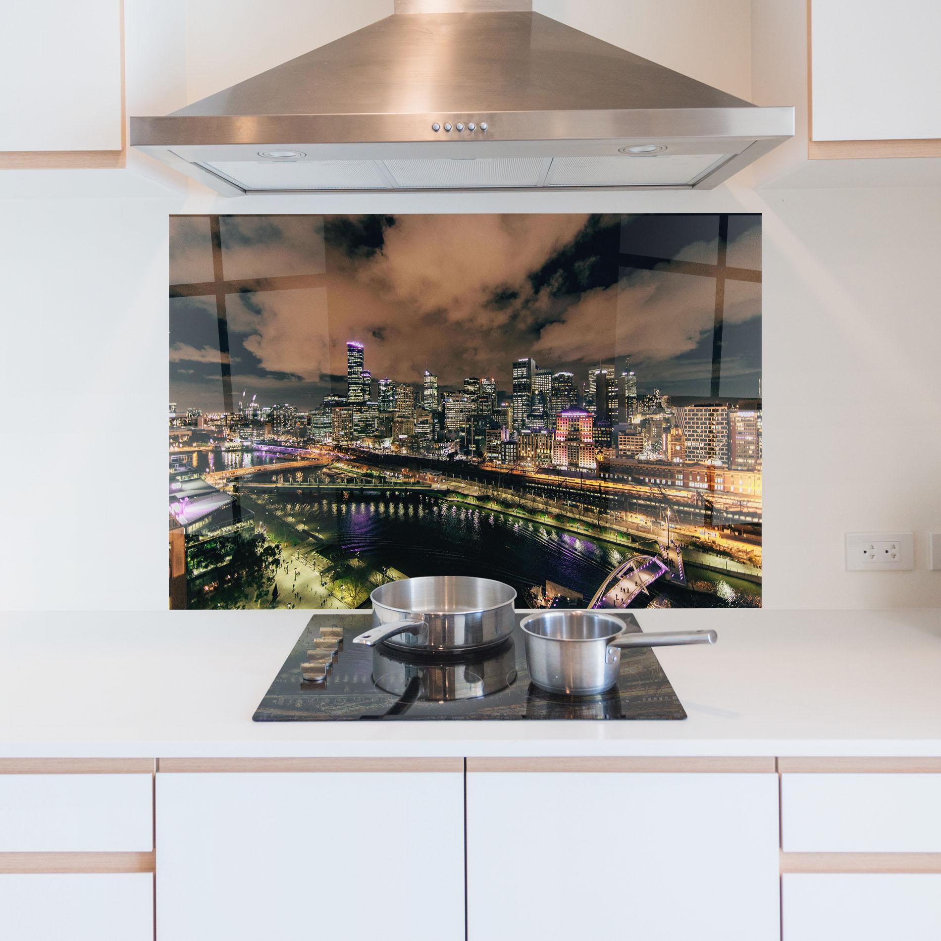 Panou Sticla Bucatarie Green Purple City mockup 5