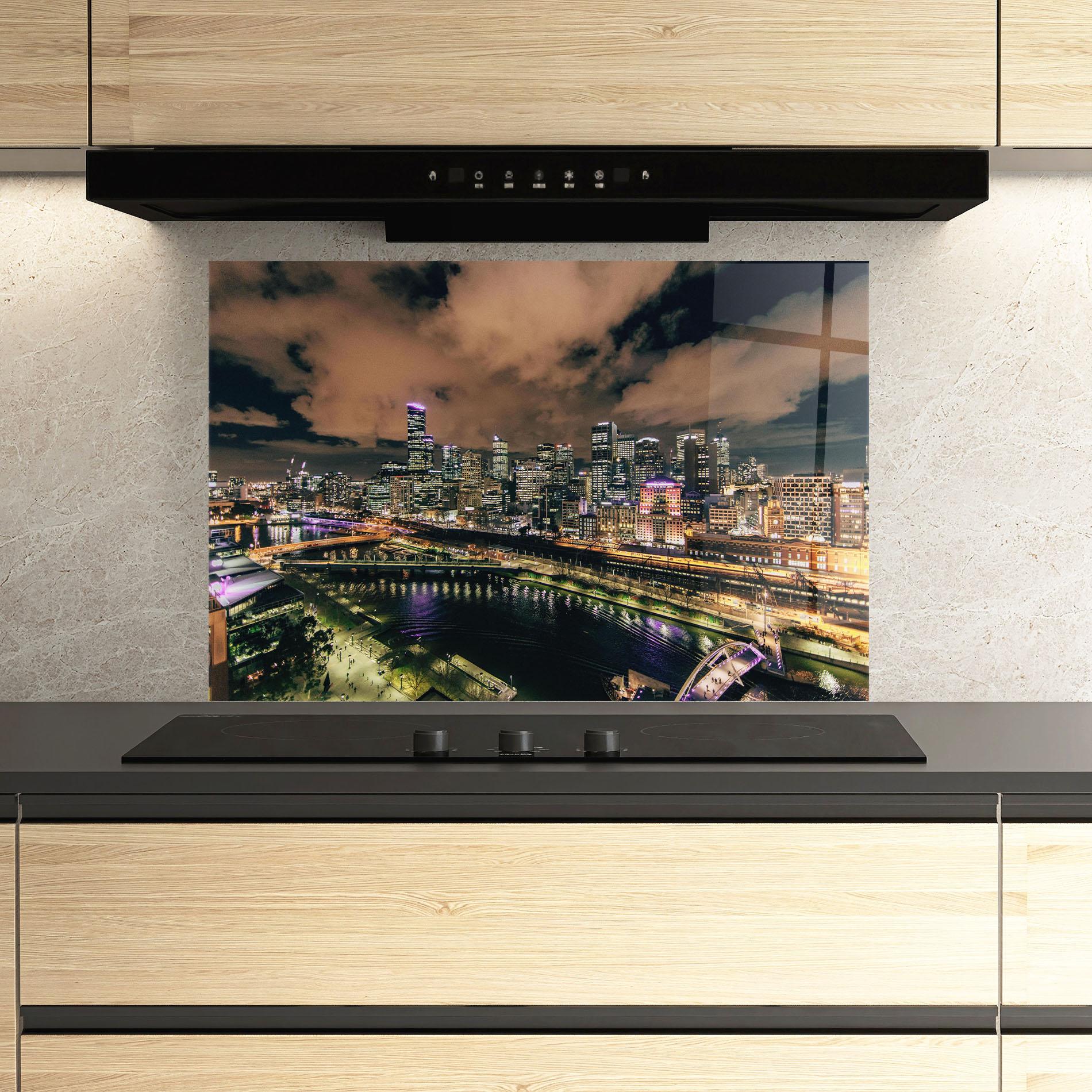 Panou Sticla Bucatarie Green Purple City mockup 3