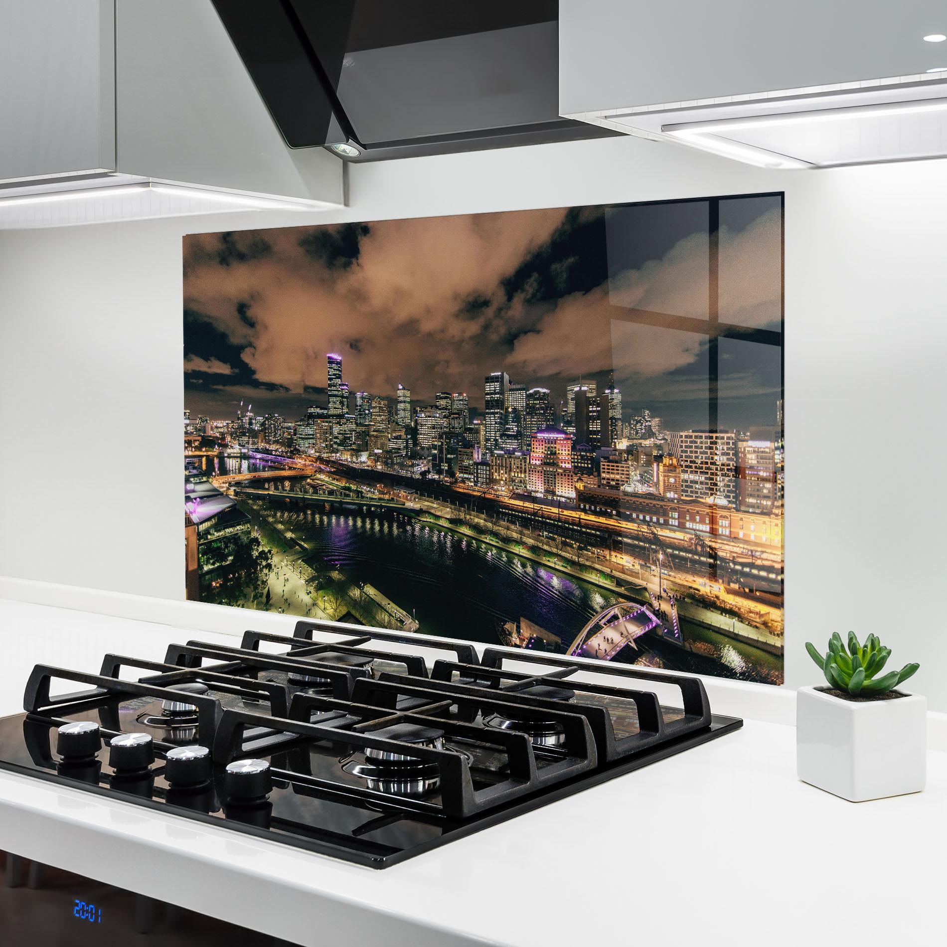 Panou Sticla Bucatarie Green Purple City mockup 6