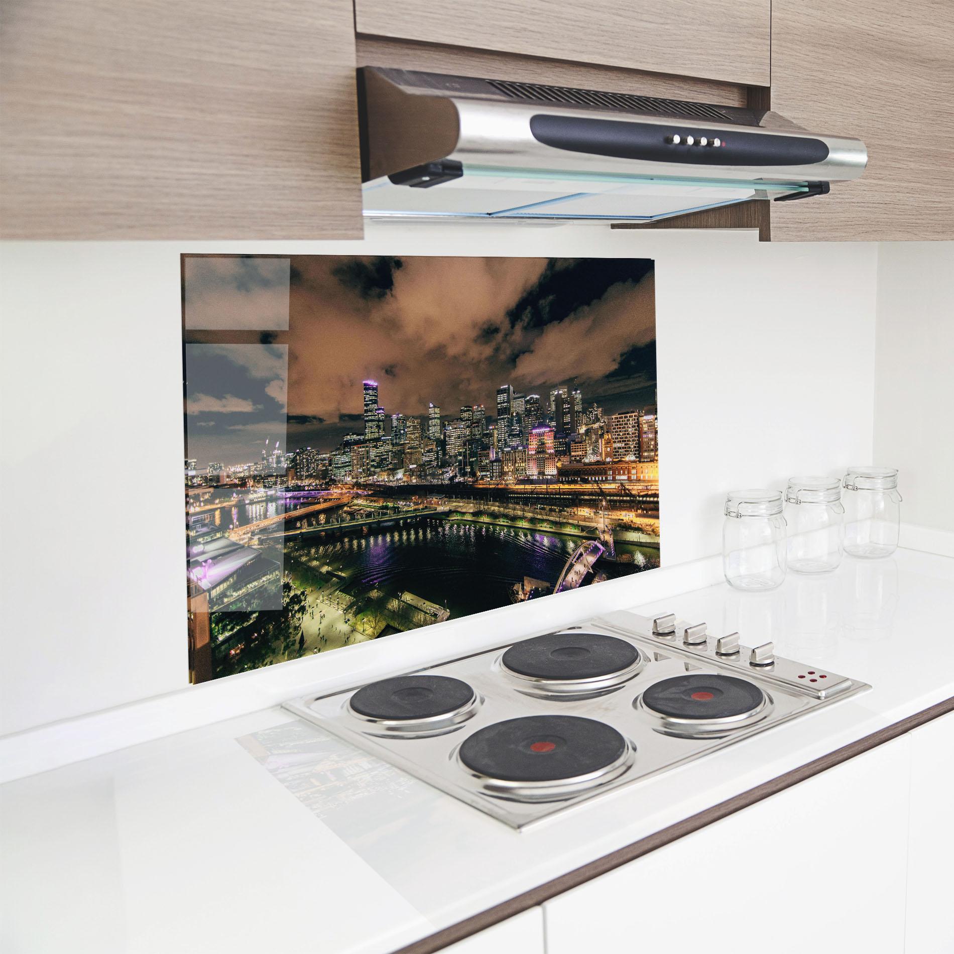 Panou Sticla Bucatarie Green Purple City mockup 8