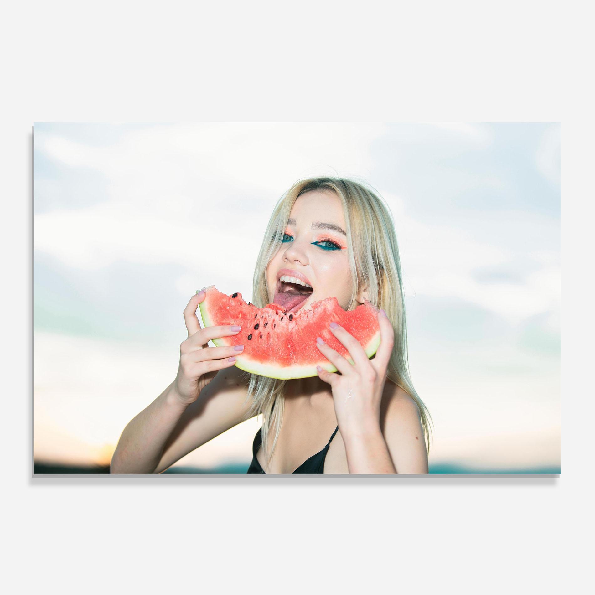 Panou Sticla Bucatarie Eating Watermelon mockup 0