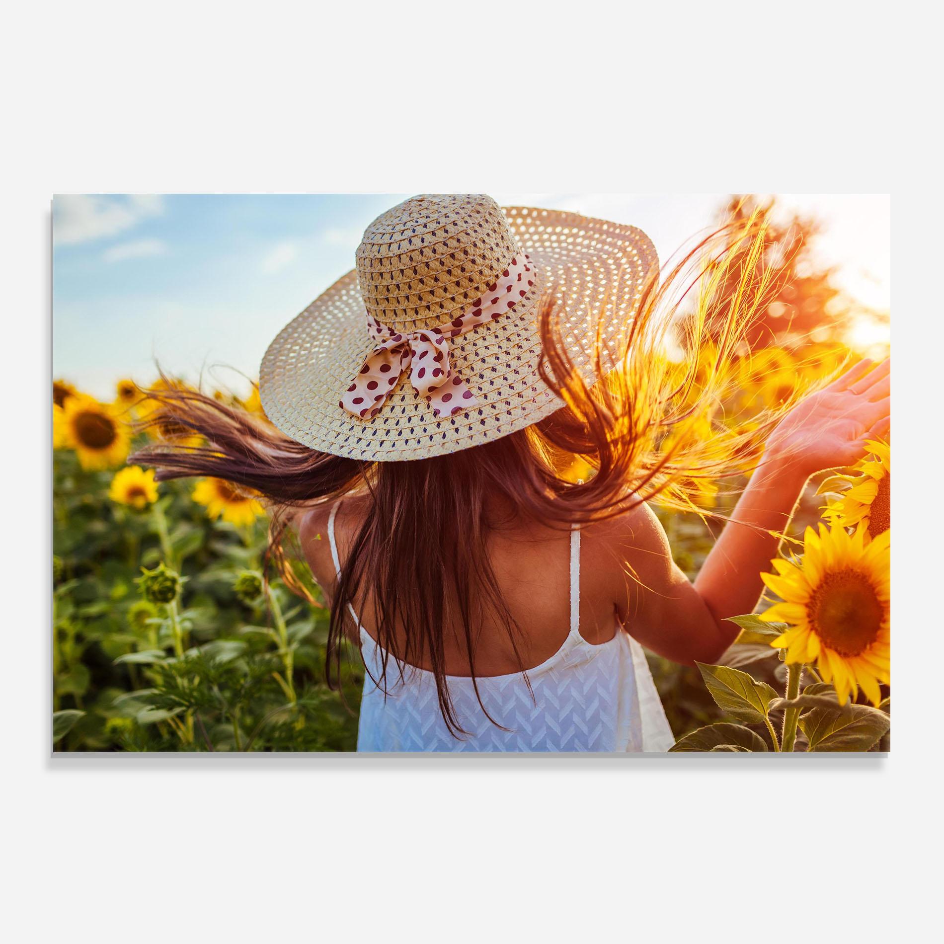 Panou Sticla Bucatarie Woman Blooming Field mockup 0