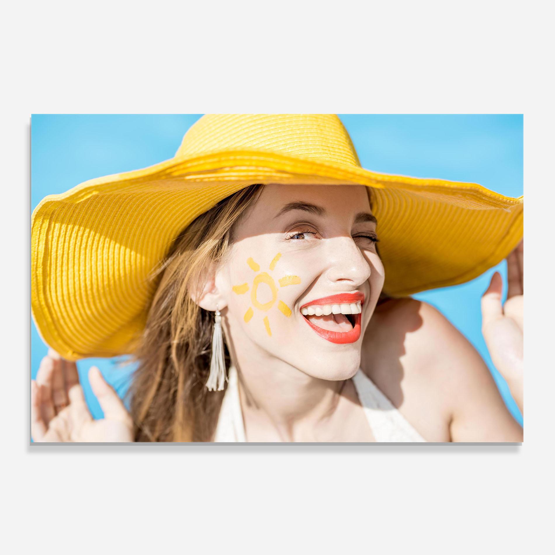 Panou Sticla Bucatarie Yellow Hat Woman mockup 0