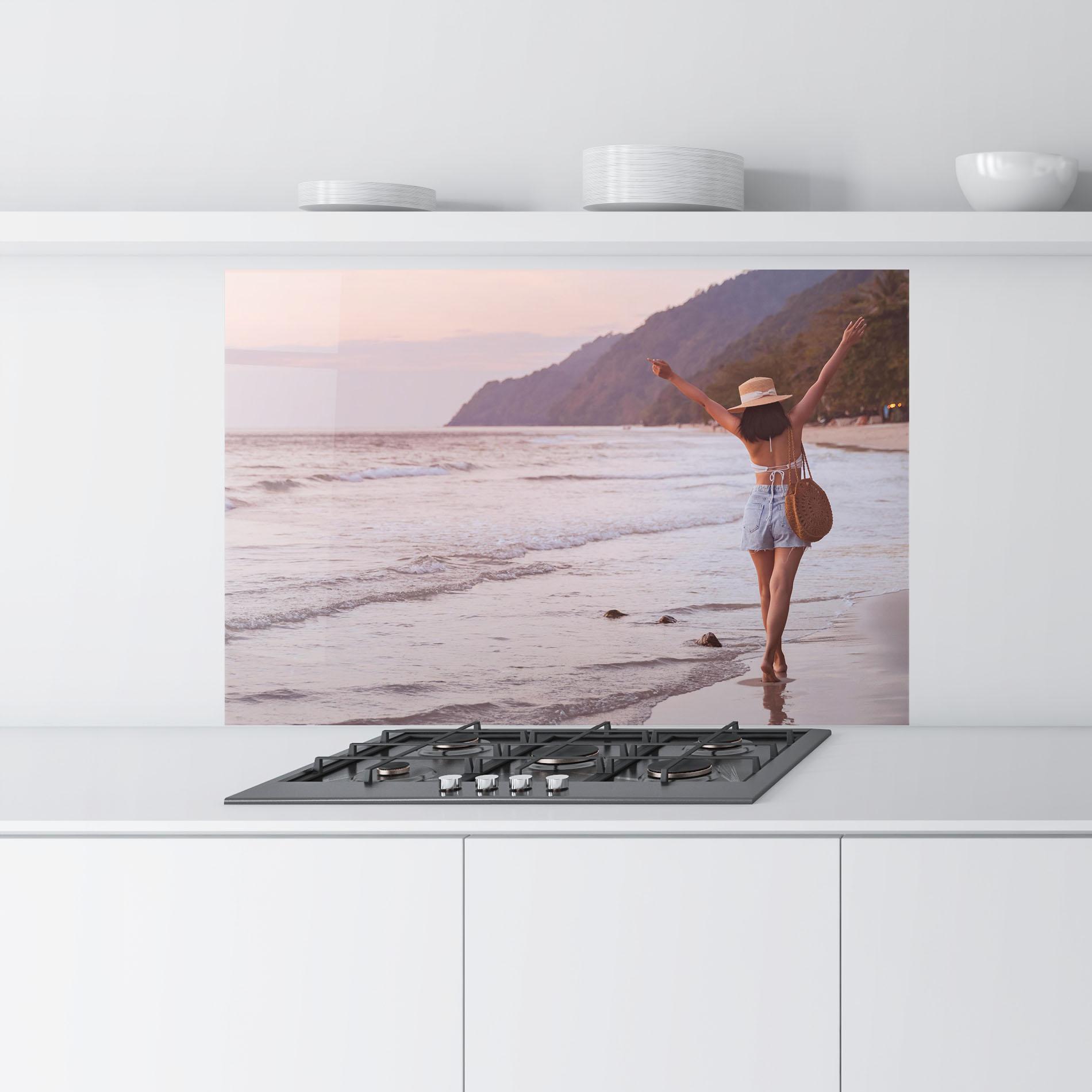 Panou Sticla Bucatarie Beach Traveler mockup 9