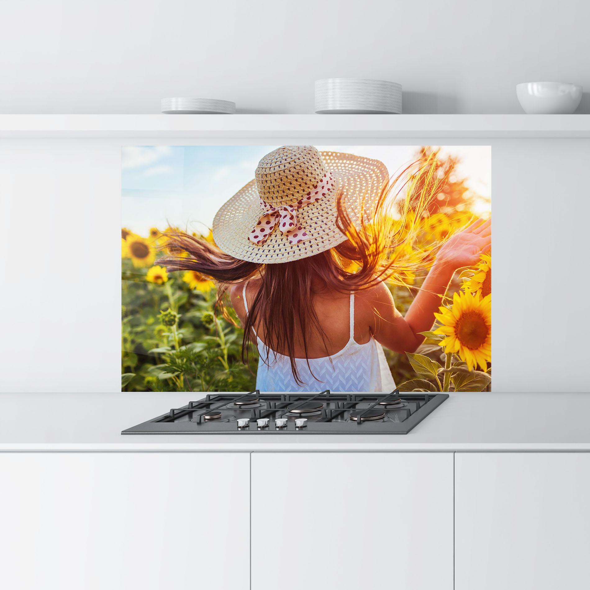 Panou Sticla Bucatarie Woman Blooming Field mockup 9