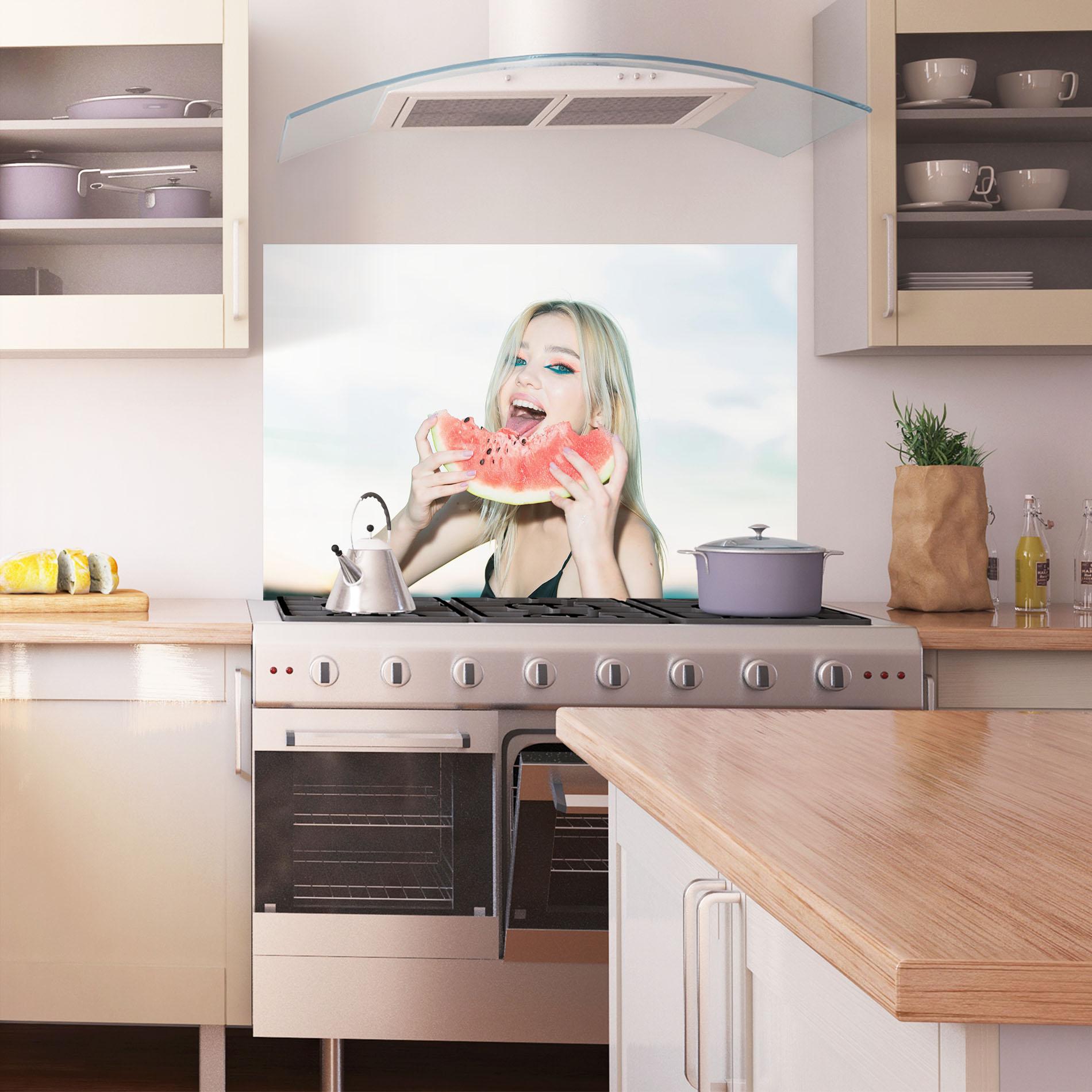 Panou Sticla Bucatarie Eating Watermelon mockup 1