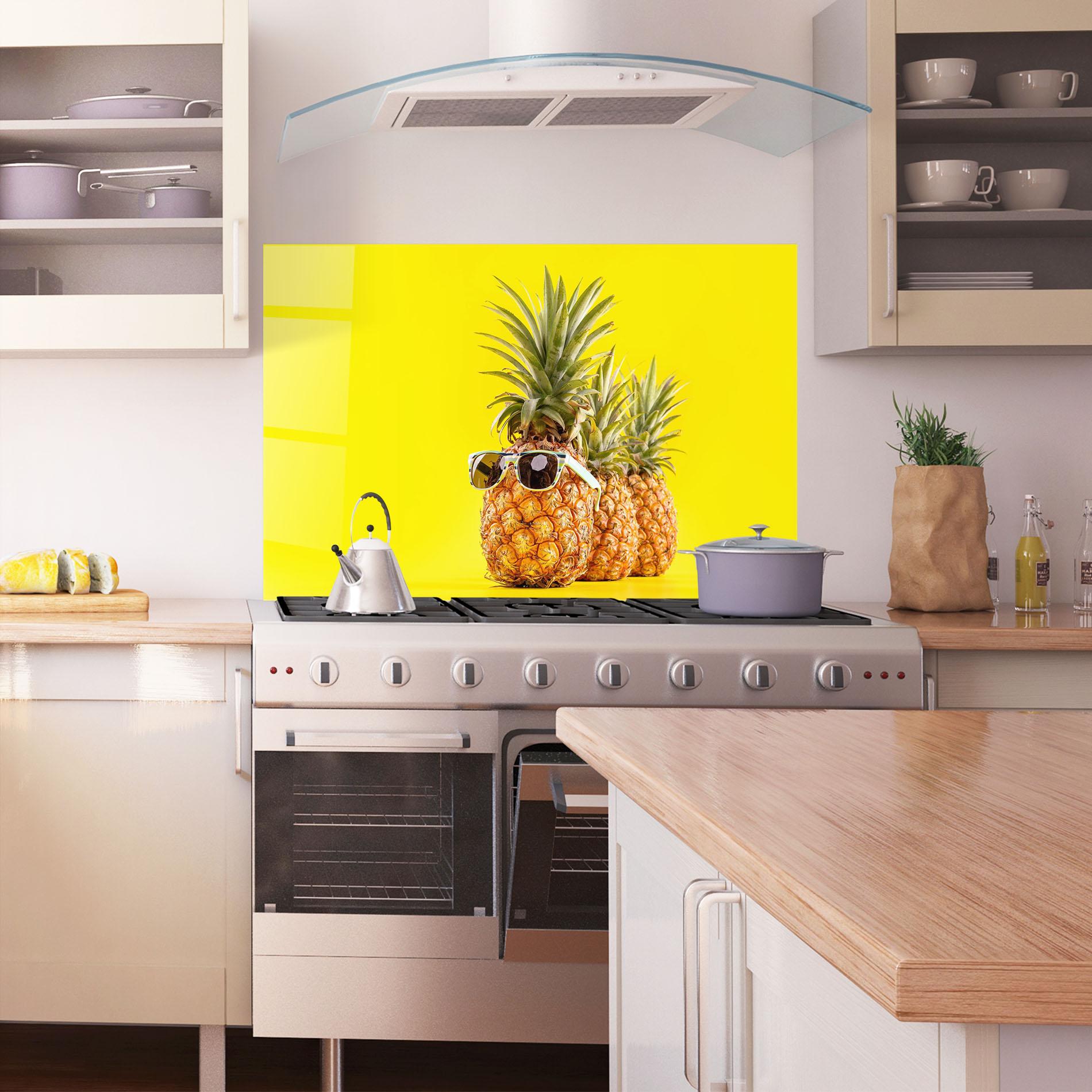Panou Sticla Bucatarie Pineapple Looking Up mockup 1