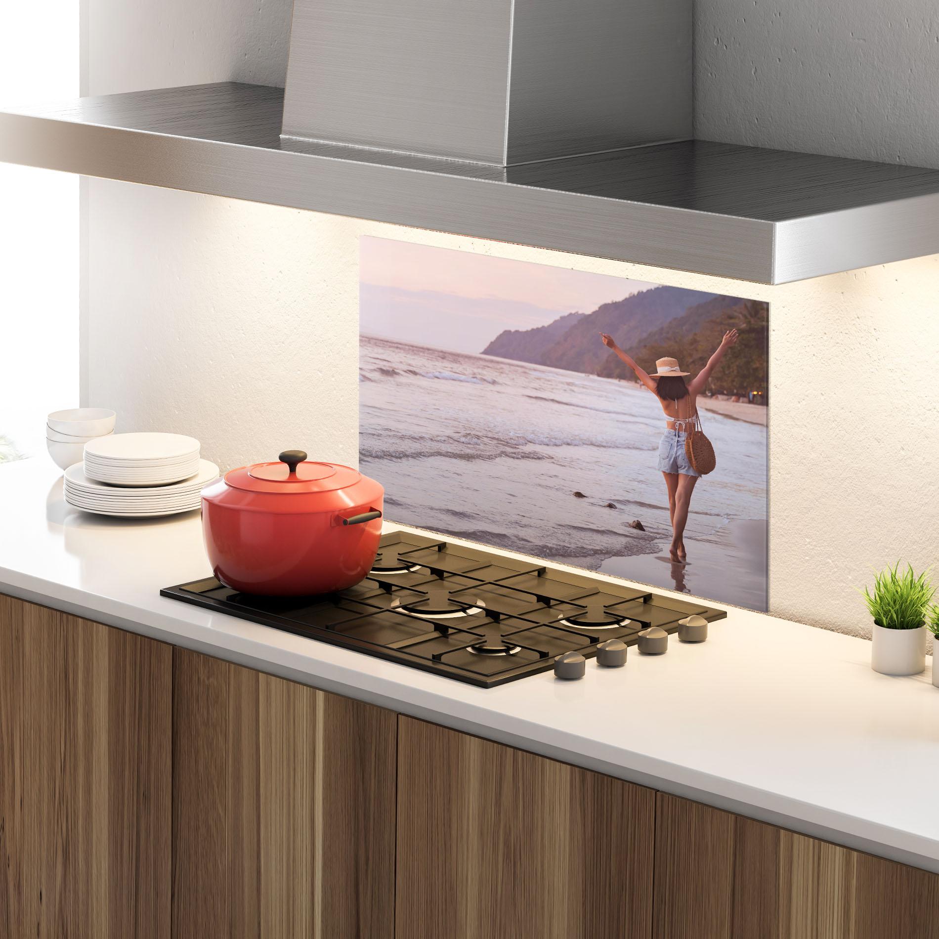 Panou Sticla Bucatarie Beach Traveler mockup 4