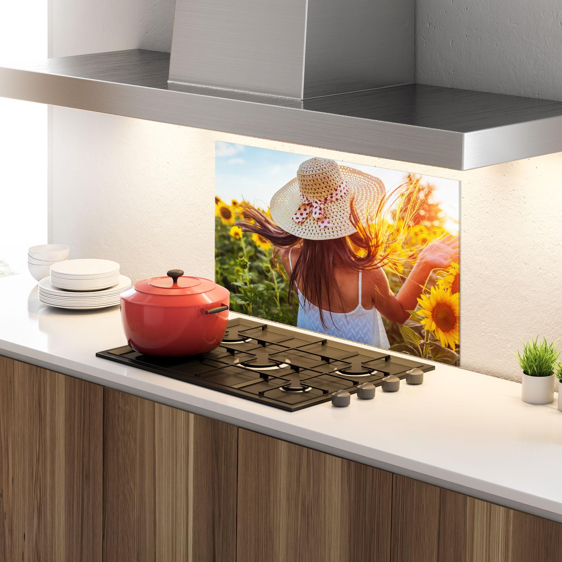 Panou Sticla Bucatarie Woman Blooming Field mockup 4