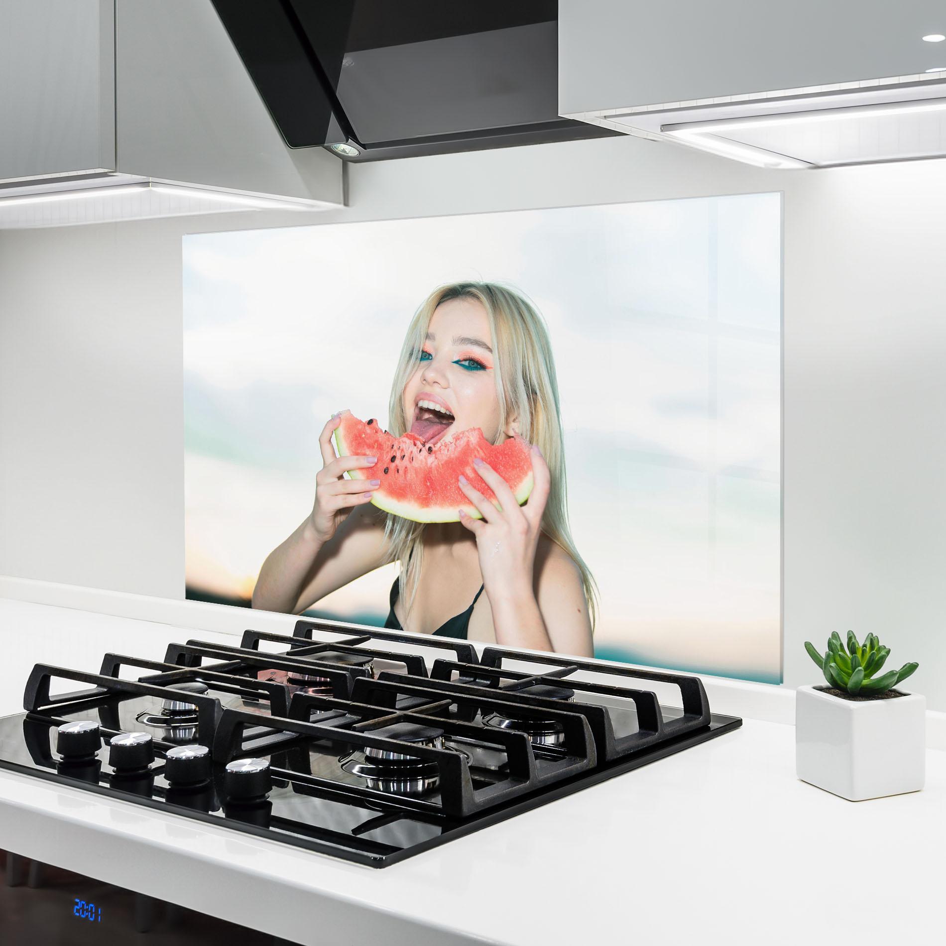 Panou Sticla Bucatarie Eating Watermelon mockup 6