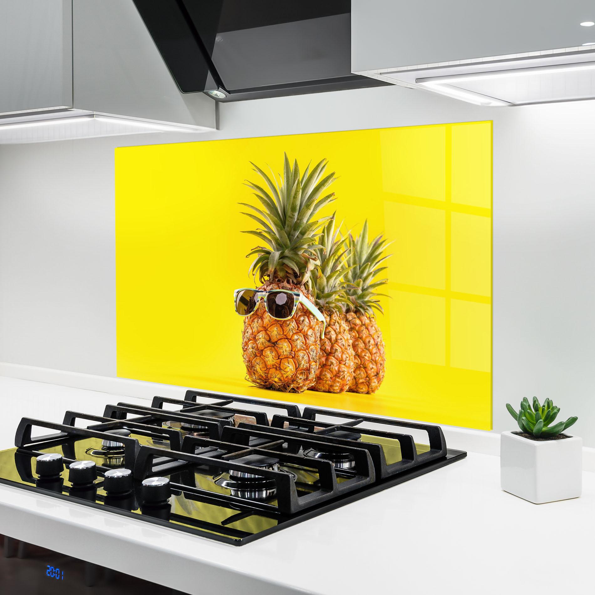 Panou Sticla Bucatarie Pineapple Looking Up mockup 6