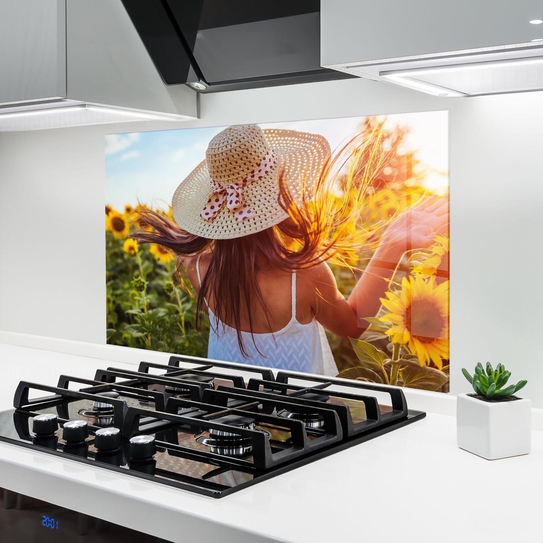 Panou Sticla Bucatarie Woman Blooming Field mockup 6