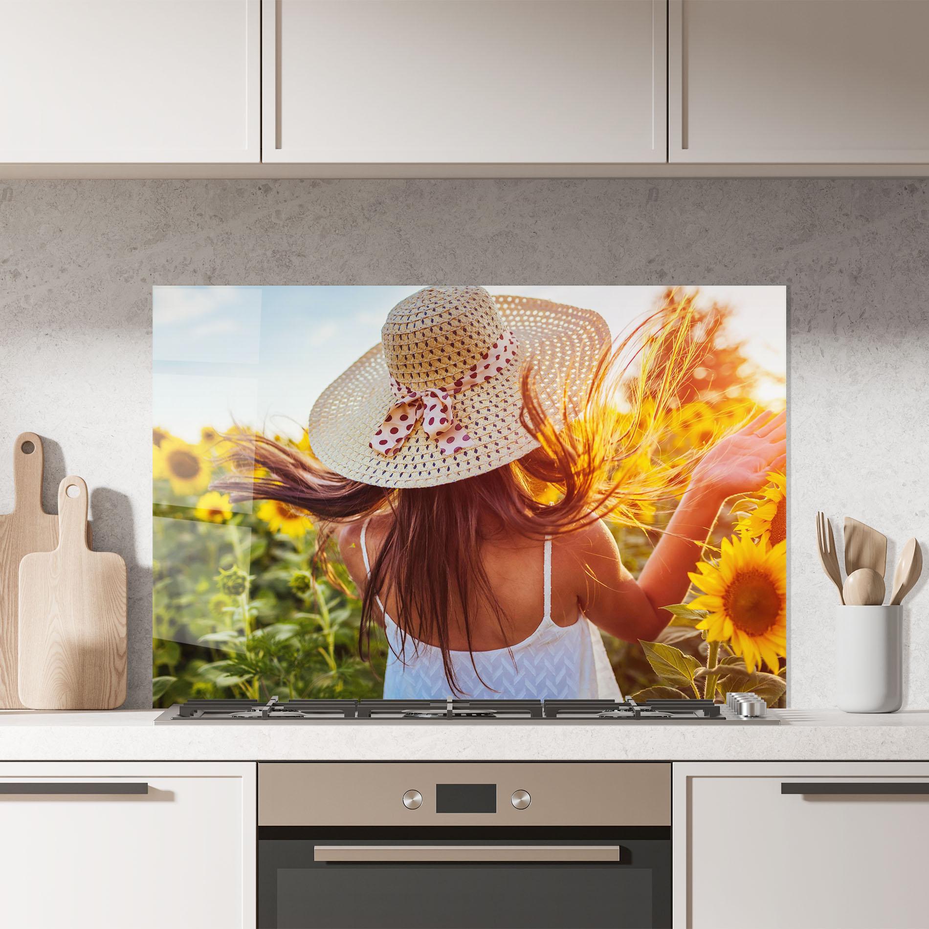 Panou Sticla Bucatarie Woman Blooming Field mockup 7