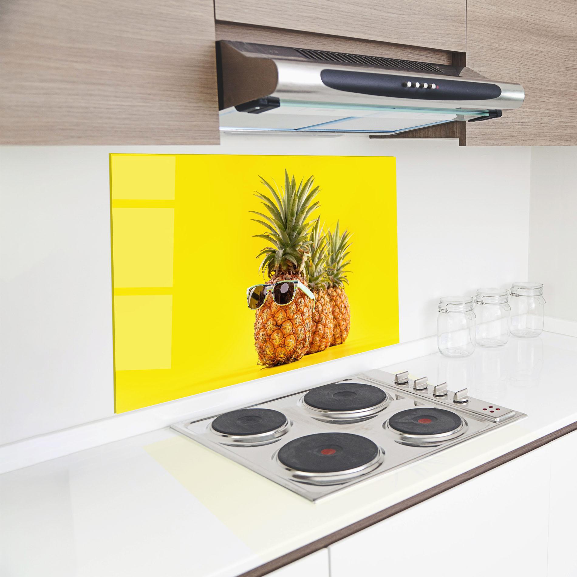 Panou Sticla Bucatarie Pineapple Looking Up mockup 8