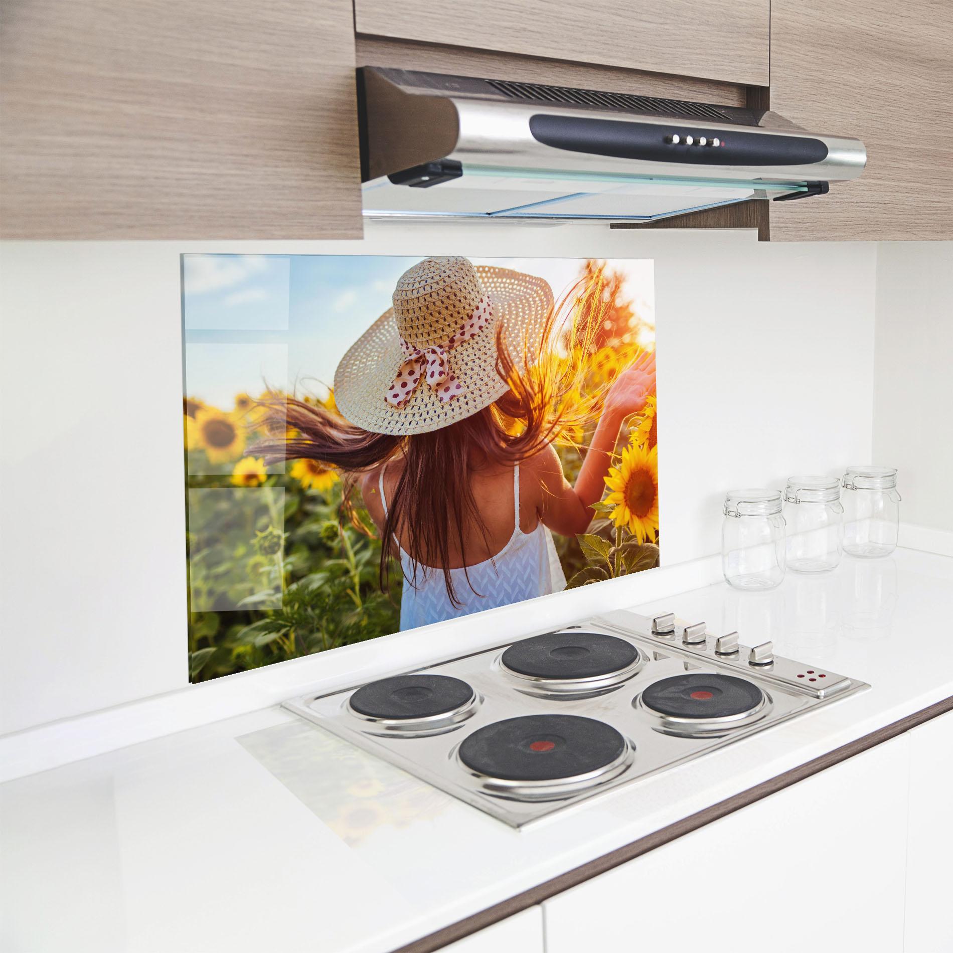 Panou Sticla Bucatarie Woman Blooming Field mockup 8