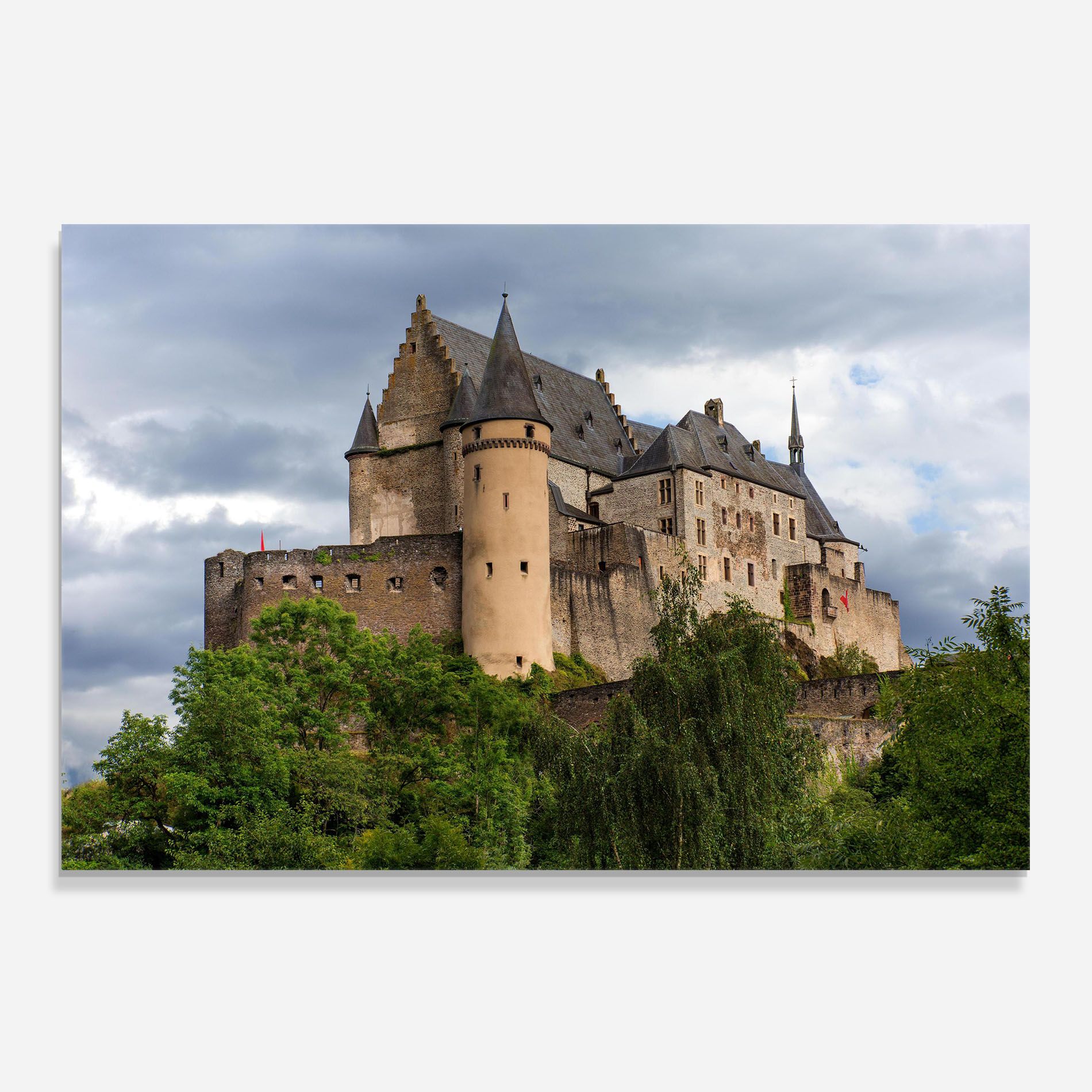Castle Vianden mockup 0