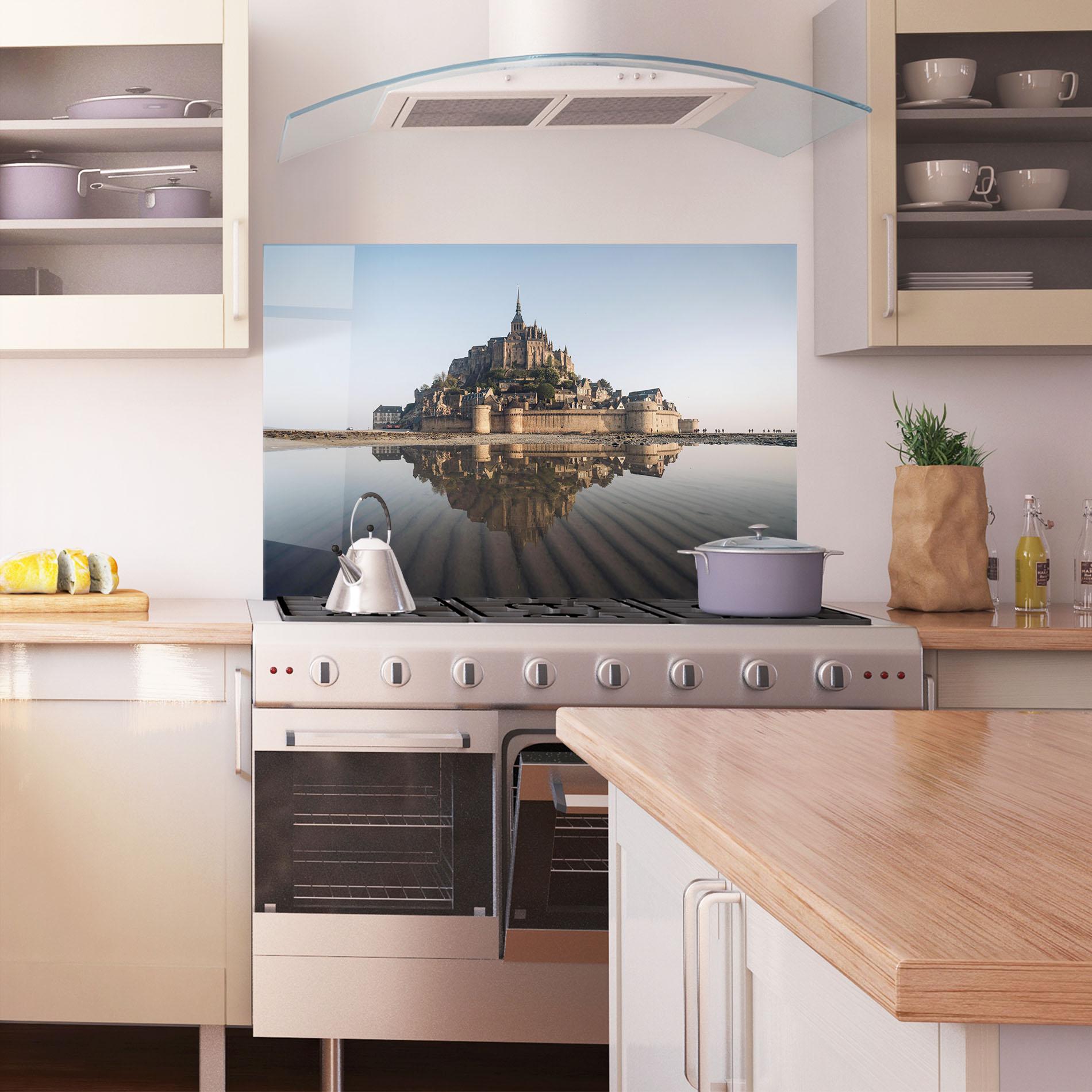 Panou Sticla Bucatarie Castle Reflection mockup 1