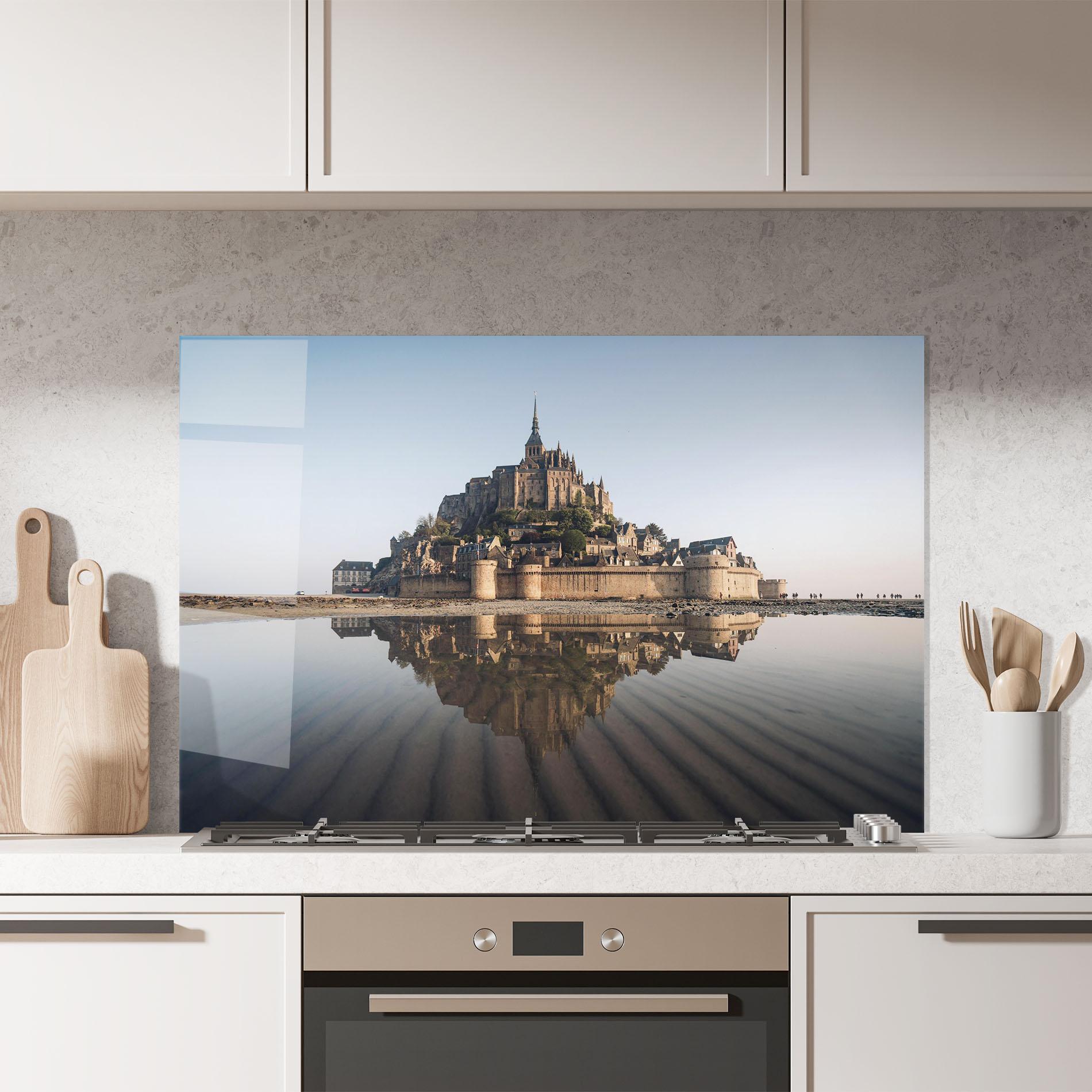 Panou Sticla Bucatarie Castle Reflection mockup 7