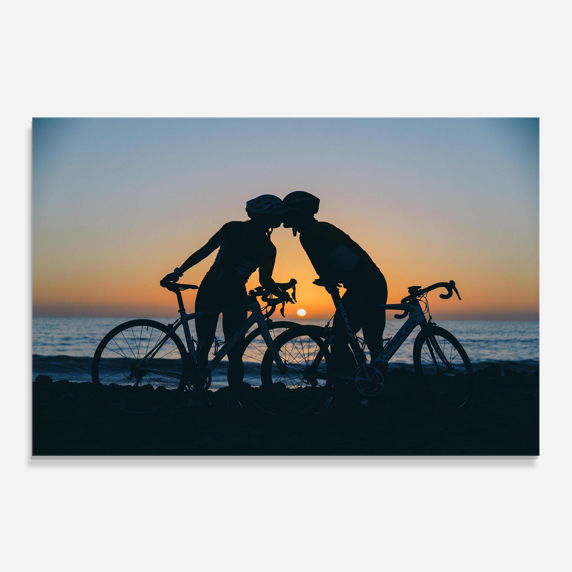 Panou Sticla Bucatarie Bike Couple Kissing mockup 0