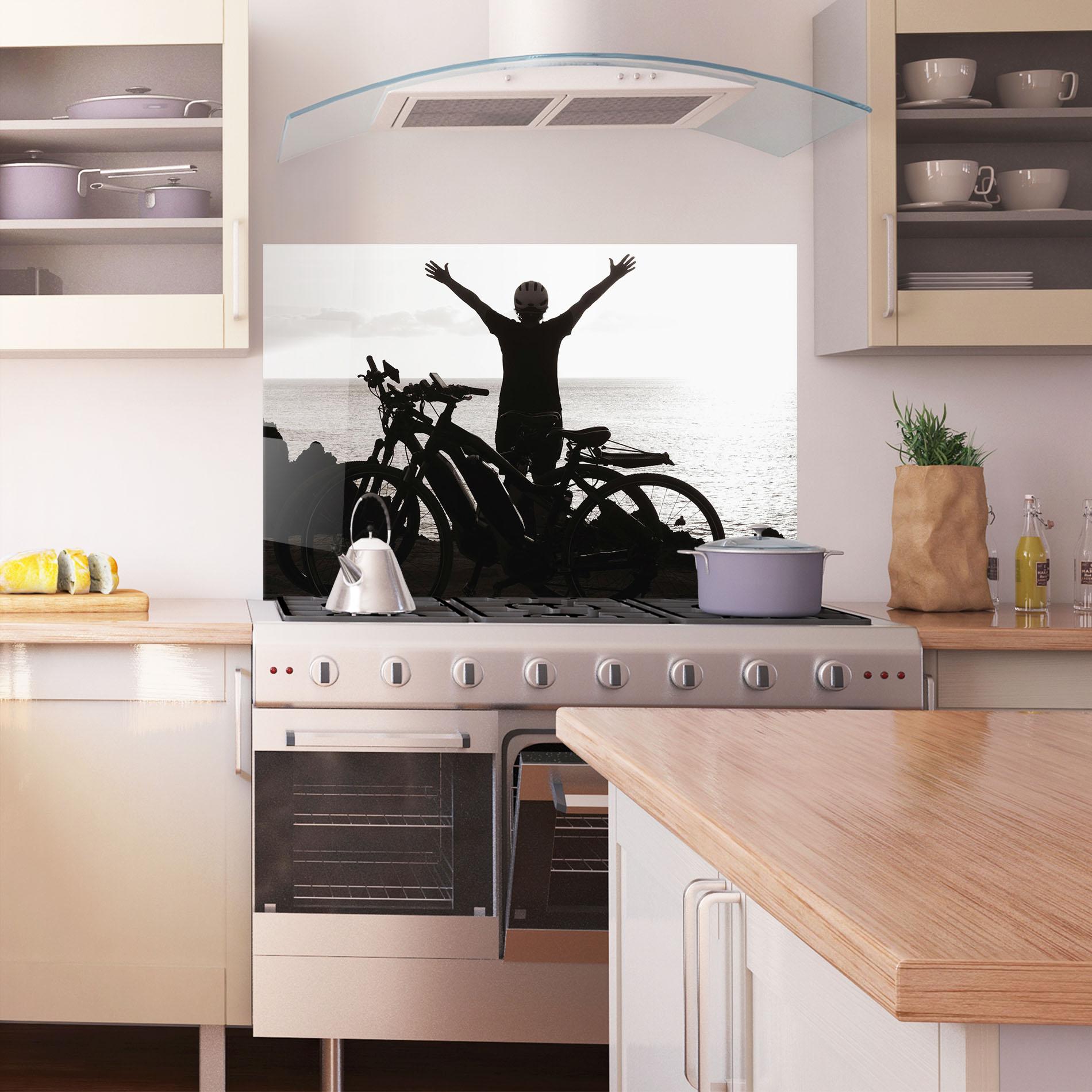 Panou Sticla Bucatarie Facing Sea Woman mockup 1