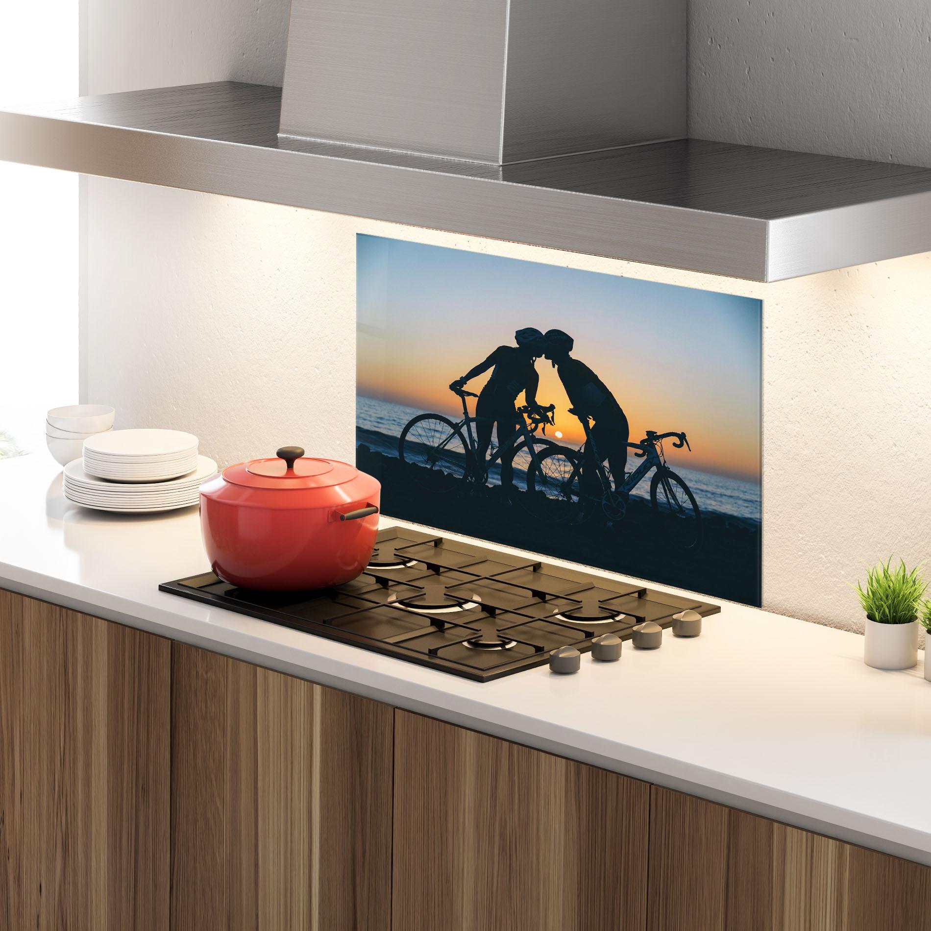 Panou Sticla Bucatarie Bike Couple Kissing mockup 4