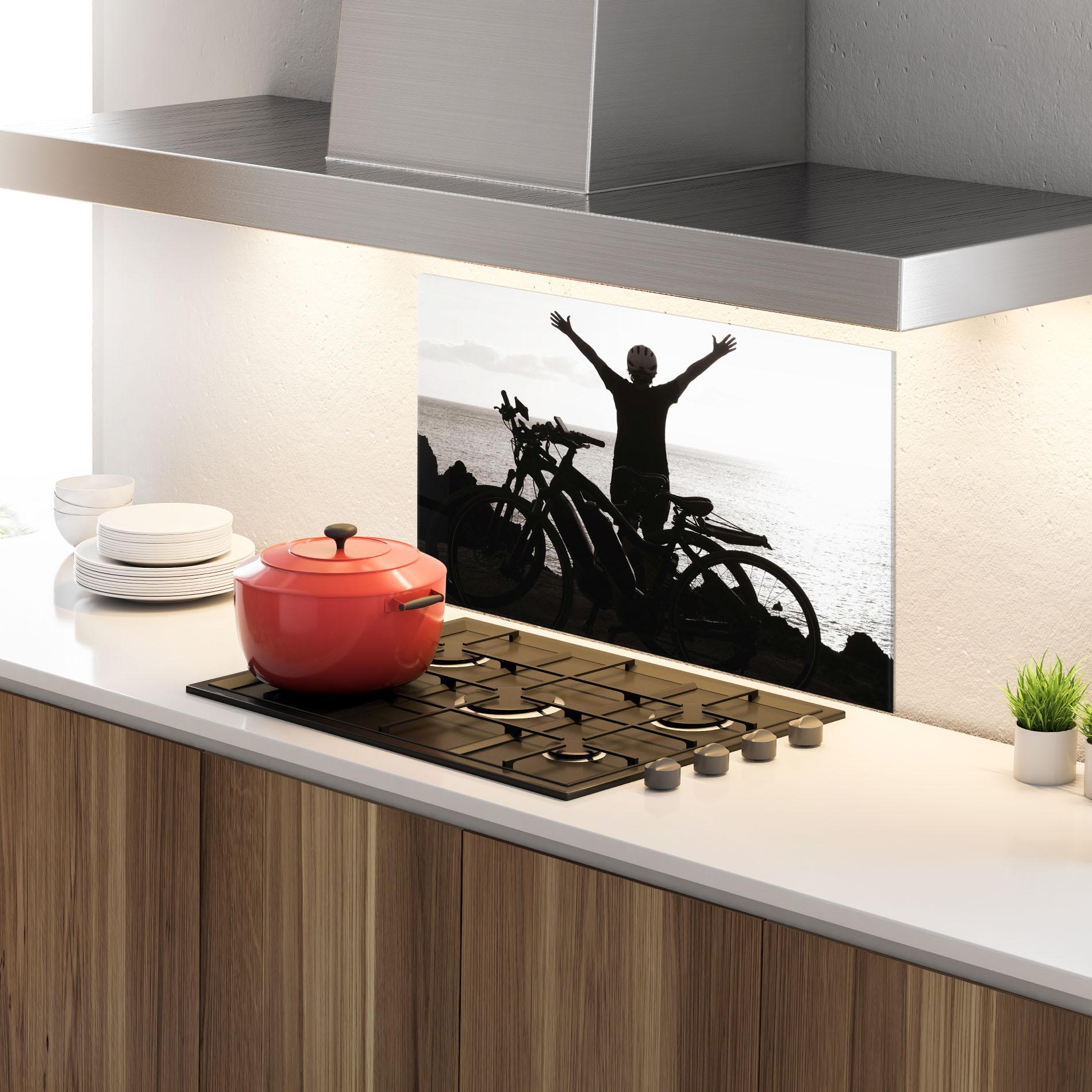 Panou Sticla Bucatarie Facing Sea Woman mockup 4