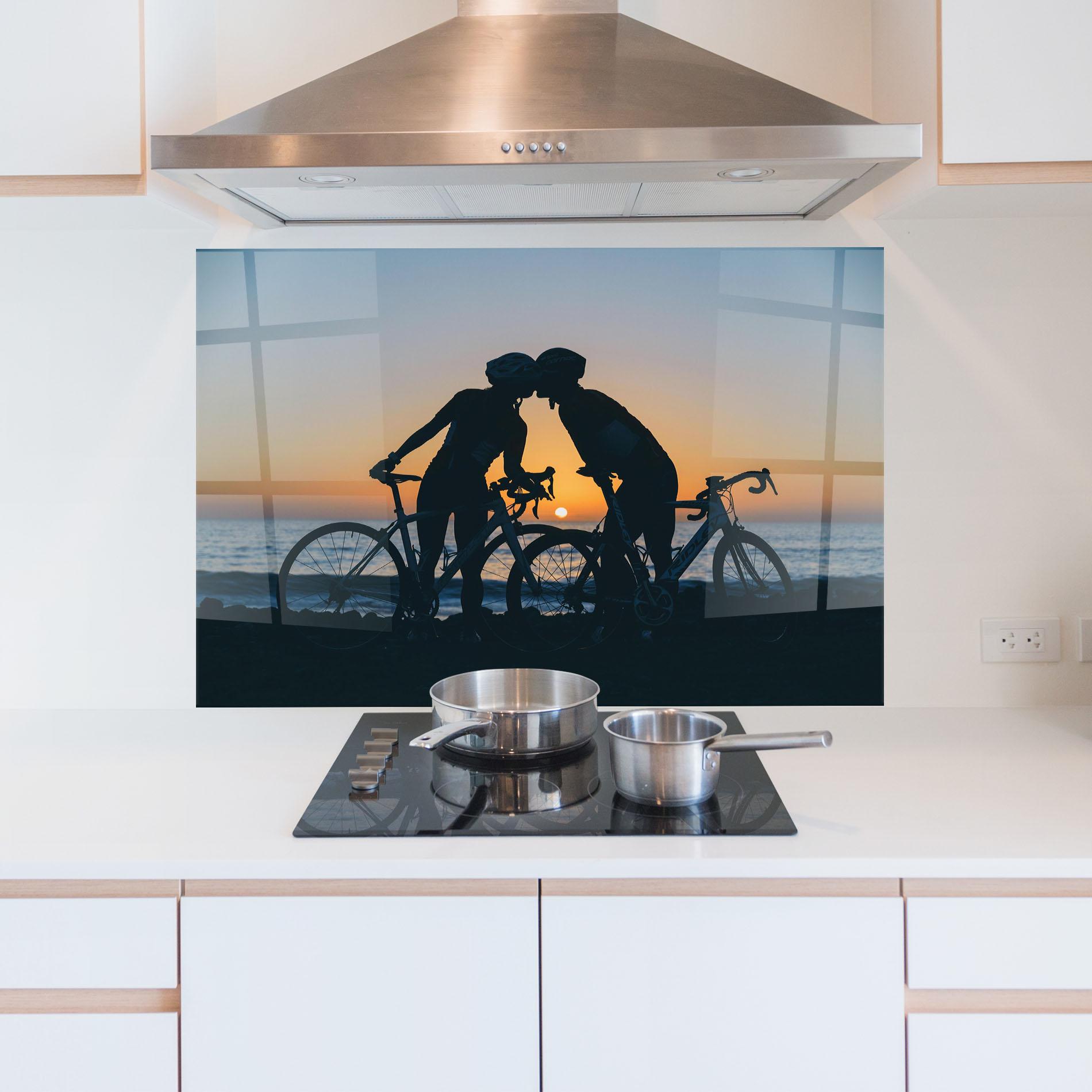 Panou Sticla Bucatarie Bike Couple Kissing mockup 5