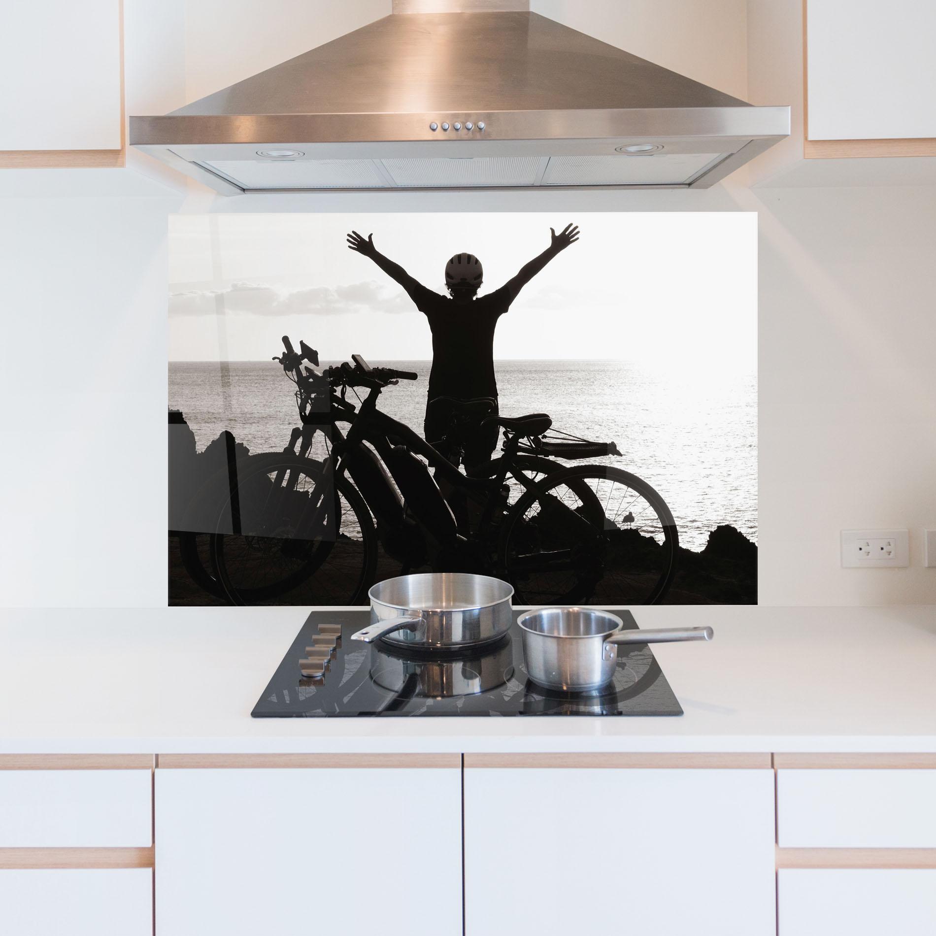 Panou Sticla Bucatarie Facing Sea Woman mockup 5