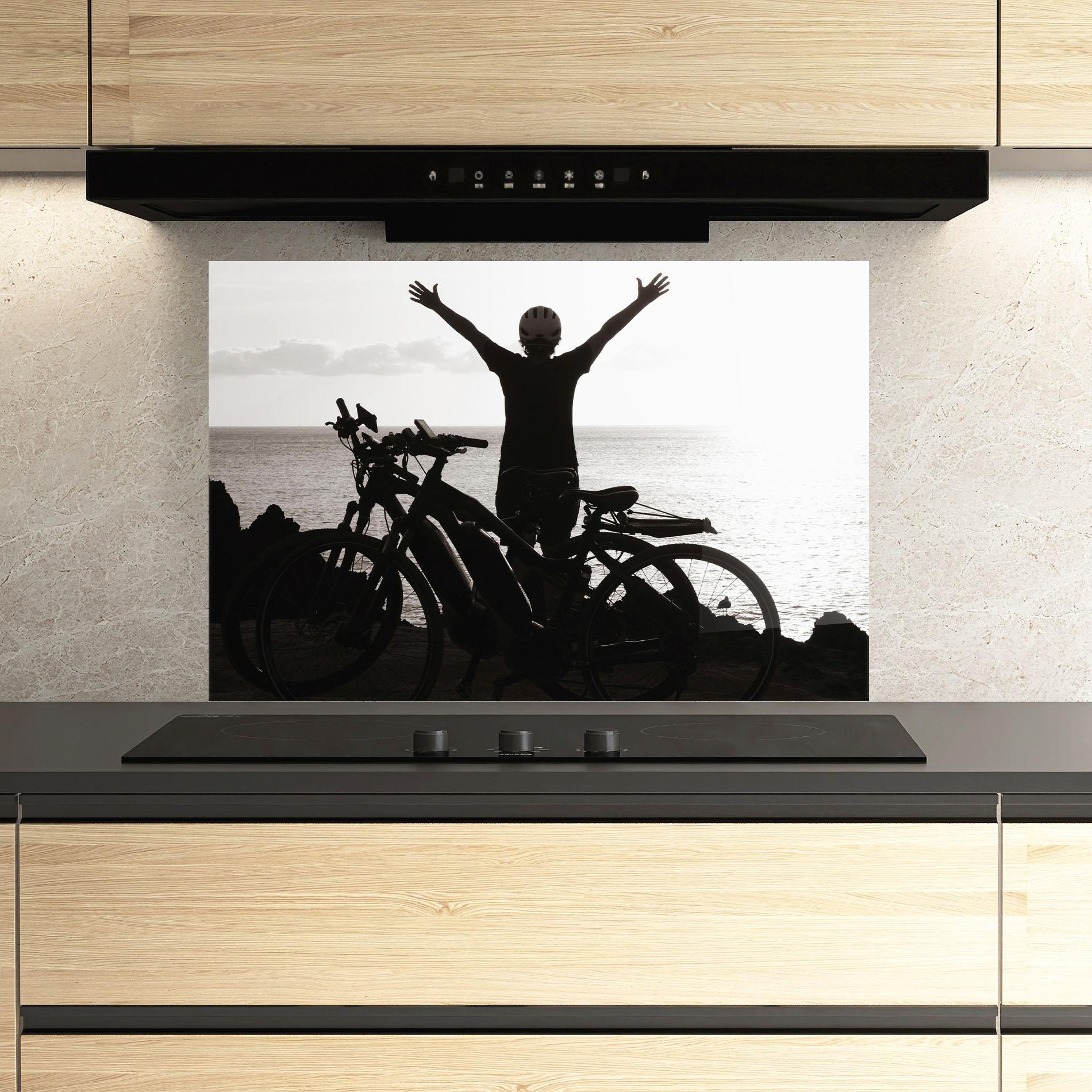 Panou Sticla Bucatarie Facing Sea Woman mockup 3