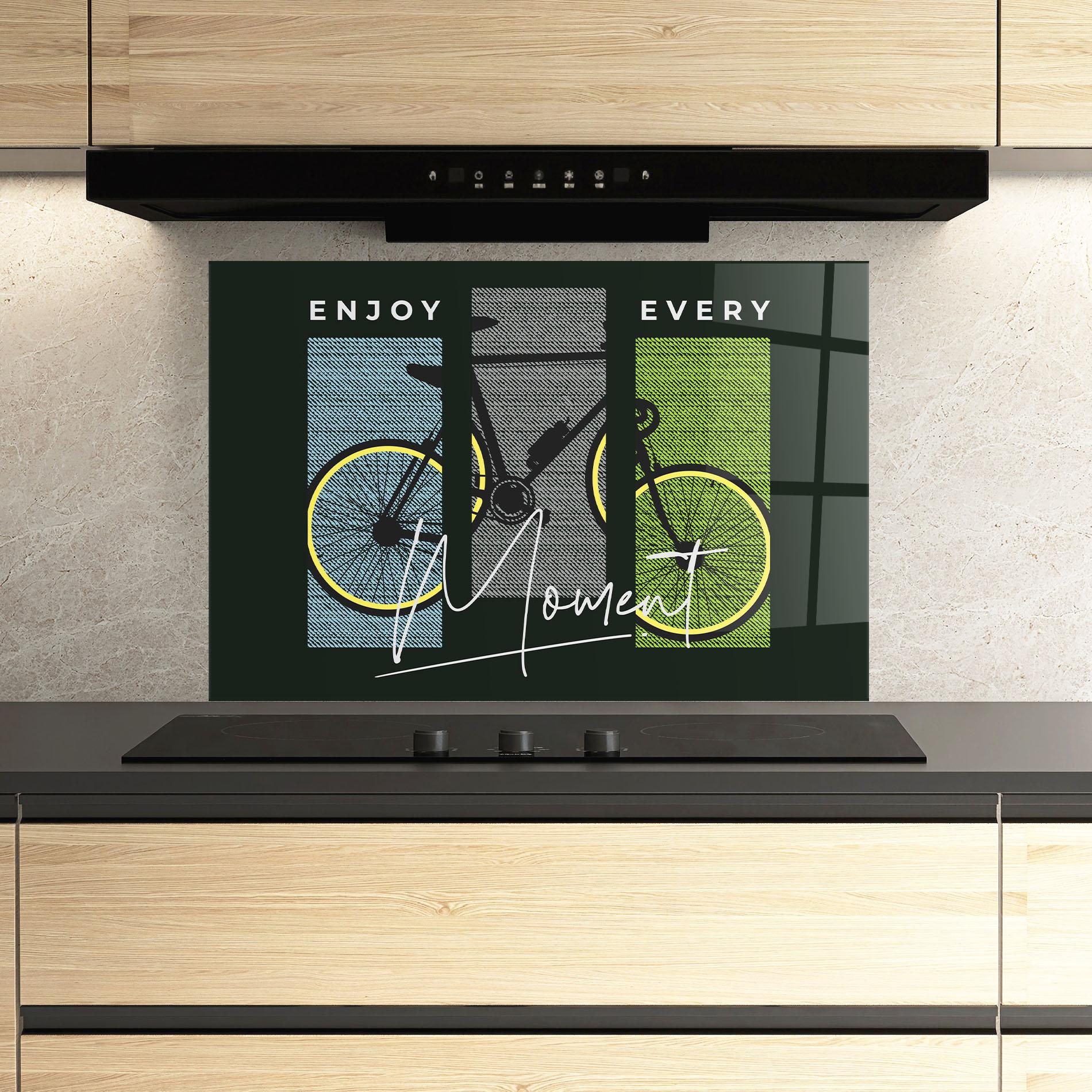 Panou Sticla Bucatarie Moment Bike mockup 3