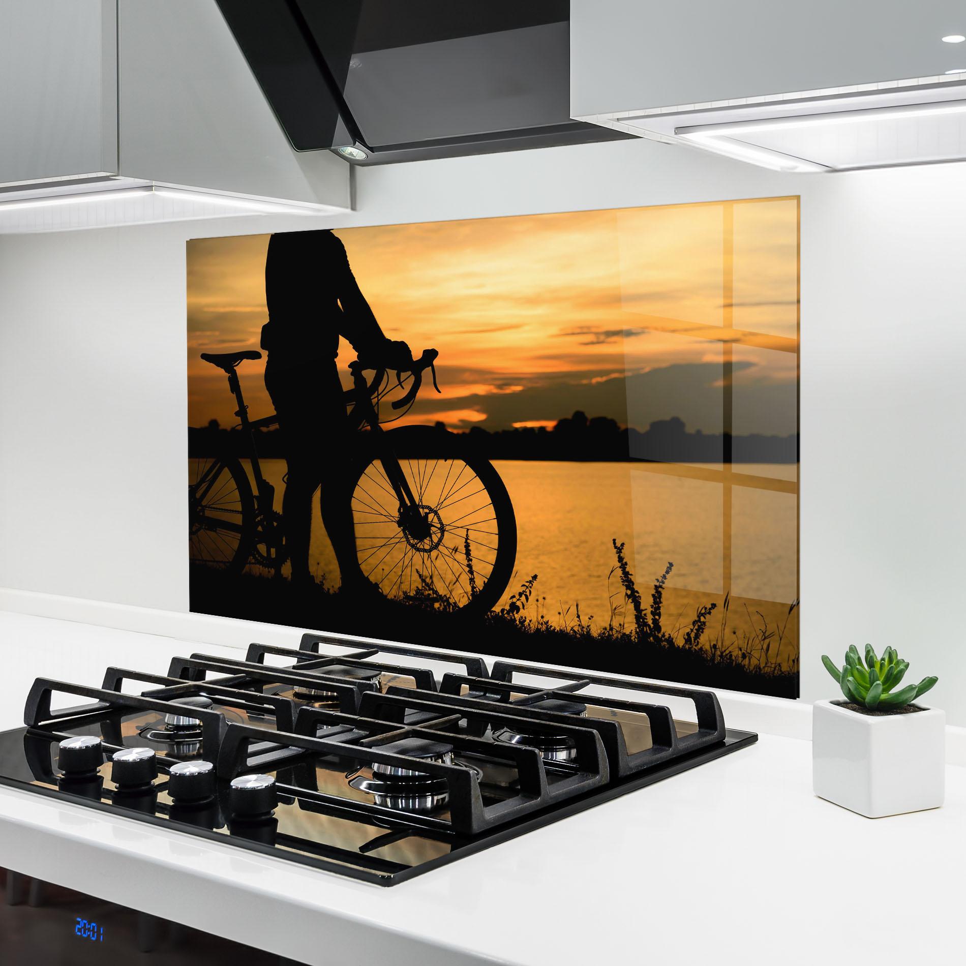 Panou Sticla Bucatarie Bicycle Sunset Silhouette mockup 6